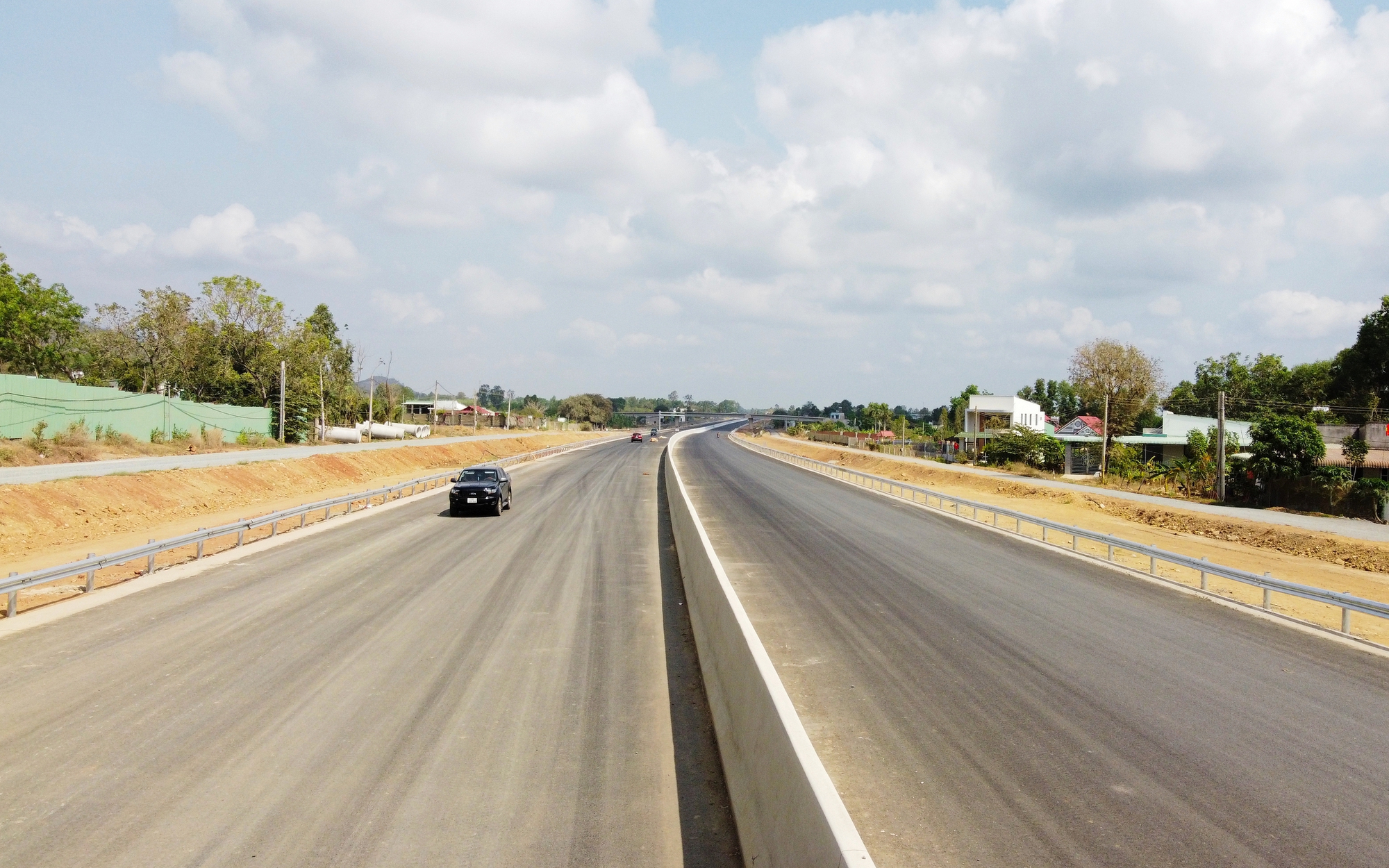 Cận cảnh 19,5 km đường cao tốc Biên Hòa - Vũng Tàu trước ngày thông xe kỹ thuật