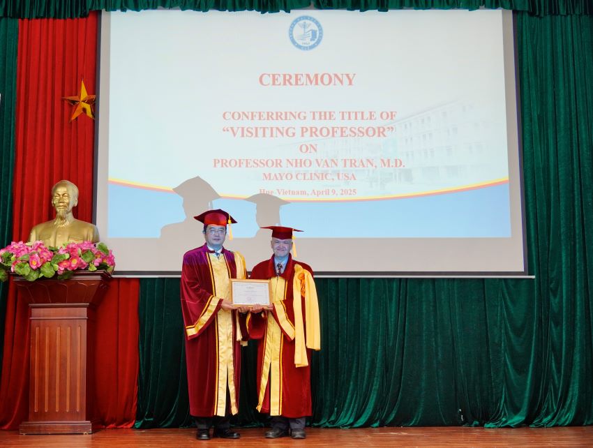 Nhiều giáo sư nổi tiếng thế giới nói về những tiến bộ trong phẫu thuật tạo hình - thẩm mỹ- Ảnh 2.