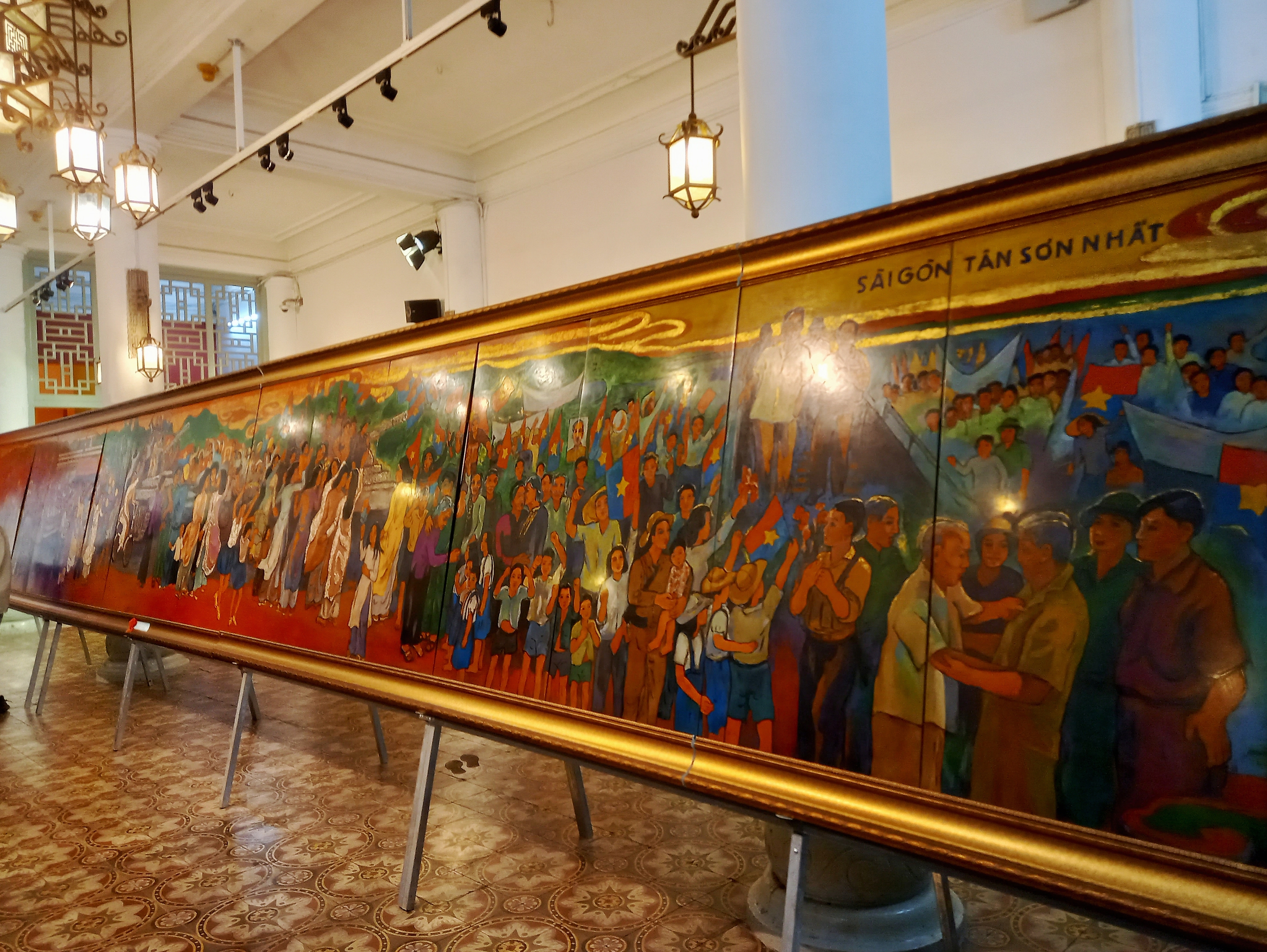 Triển l&atilde;m &ldquo;50 năm thống nhất - x&acirc;y dựng v&agrave; ph&aacute;t triển TP Hồ Ch&iacute; Minh&rdquo;- Ảnh 4.