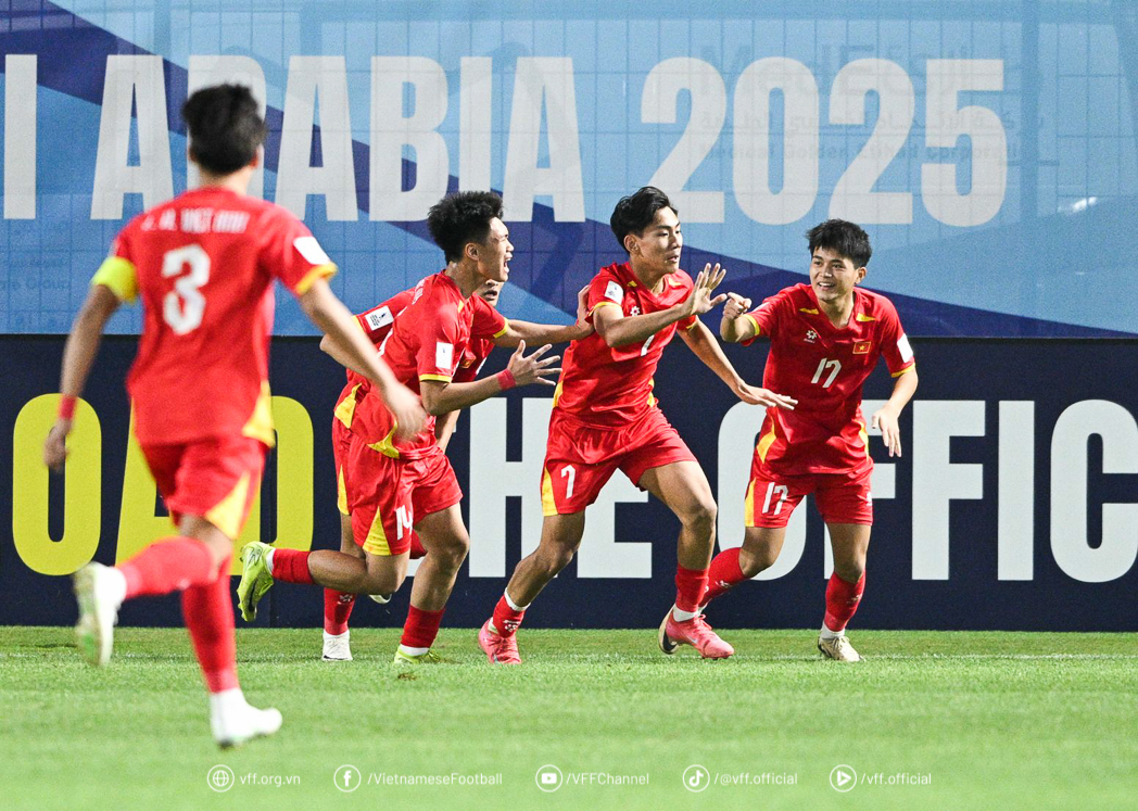Thủ tướng Phạm Minh Chính gửi thư động viên U17 Việt Nam trước trận đấu quyết định với U17 UAE- Ảnh 1.