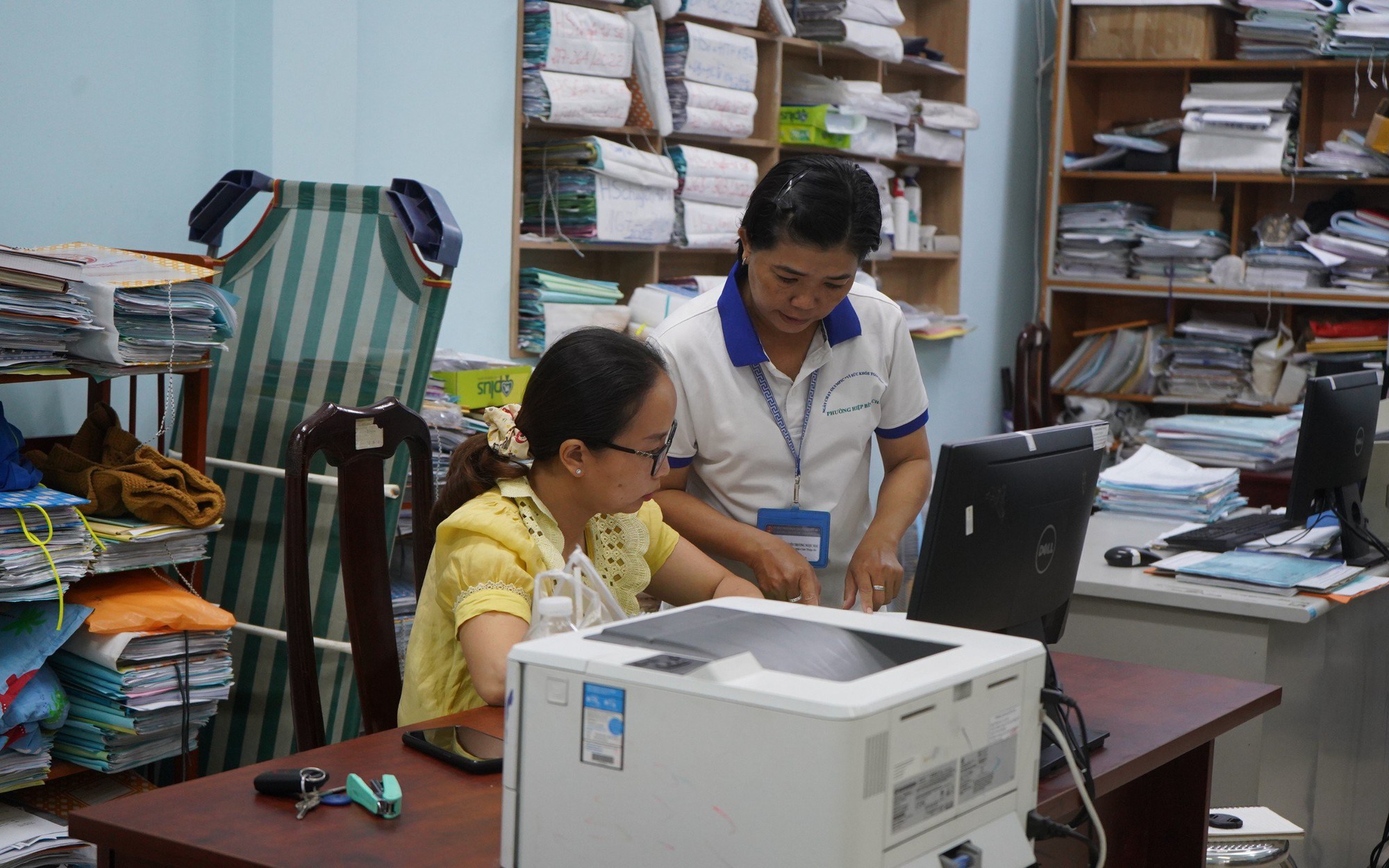 Bổ sung những việc mà cán bộ, công chức không được làm