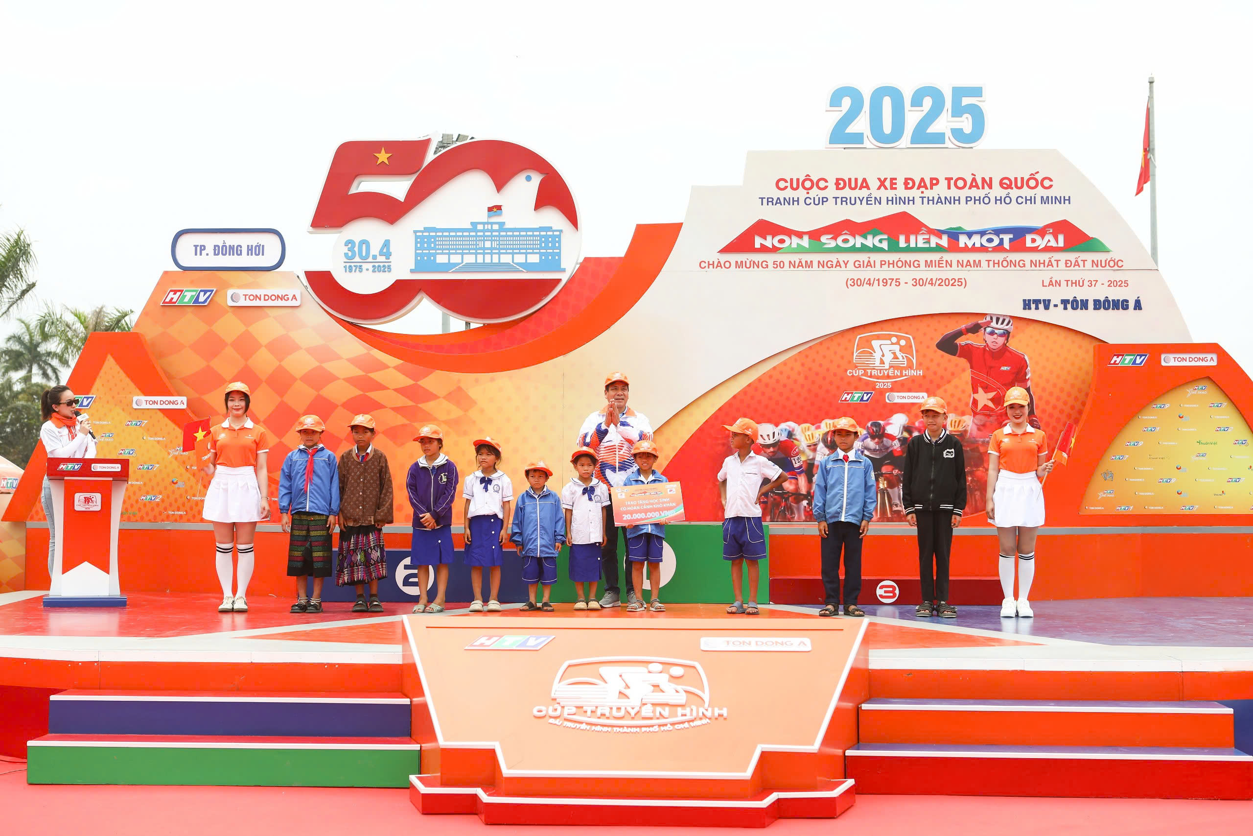 C&aacute;n đỉnh đ&egrave;o Ngang đầu ti&ecirc;n, B&ugrave;i Duy T&ugrave;ng tạm giữ &Aacute;o chấm đỏ C&uacute;p truyền h&igrave;nh HTV-T&ocirc;n Đ&ocirc;ng &Aacute; 2025- Ảnh 7.