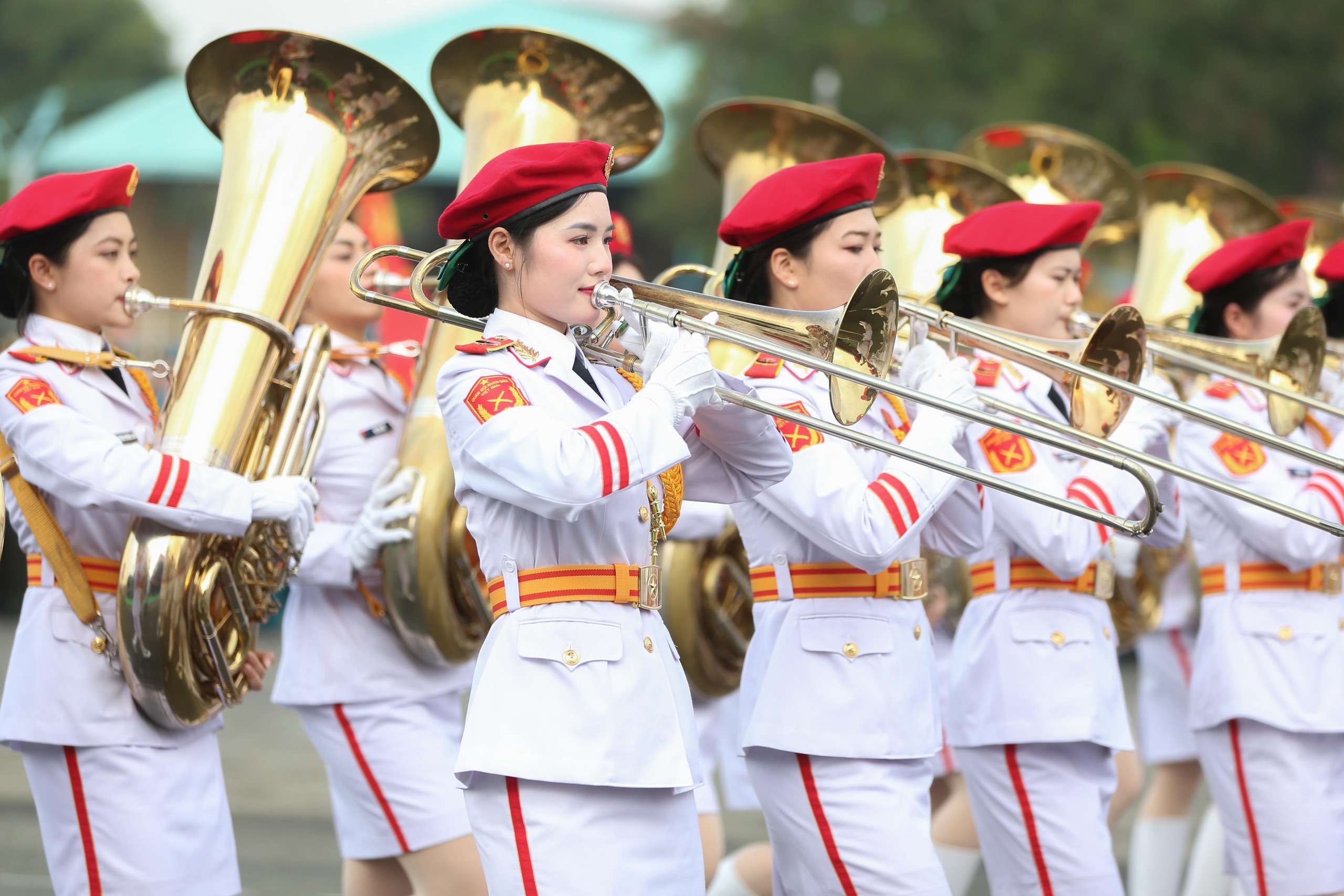 Những khối diễu binh nữ duy&ecirc;n d&aacute;ng tr&ecirc;n thao trường giữa nắng th&aacute;ng 4 &ldquo;đổ lửa&rdquo;- Ảnh 5.