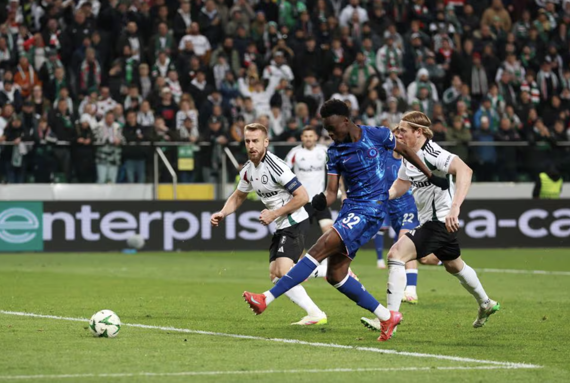 B&ugrave;ng nổ trước Legia Warsaw, Chelsea chạm tay v&eacute; b&aacute;n kết Conference League- Ảnh 2.