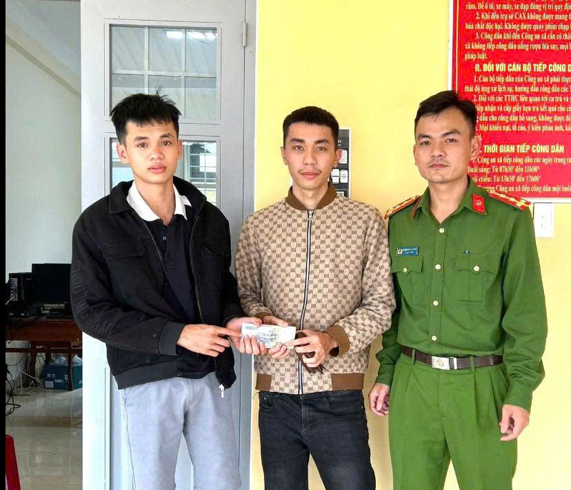Cái kết đẹp cho người đàn ông đánh rơi tiền mua nhẫn cưới- Ảnh 1.