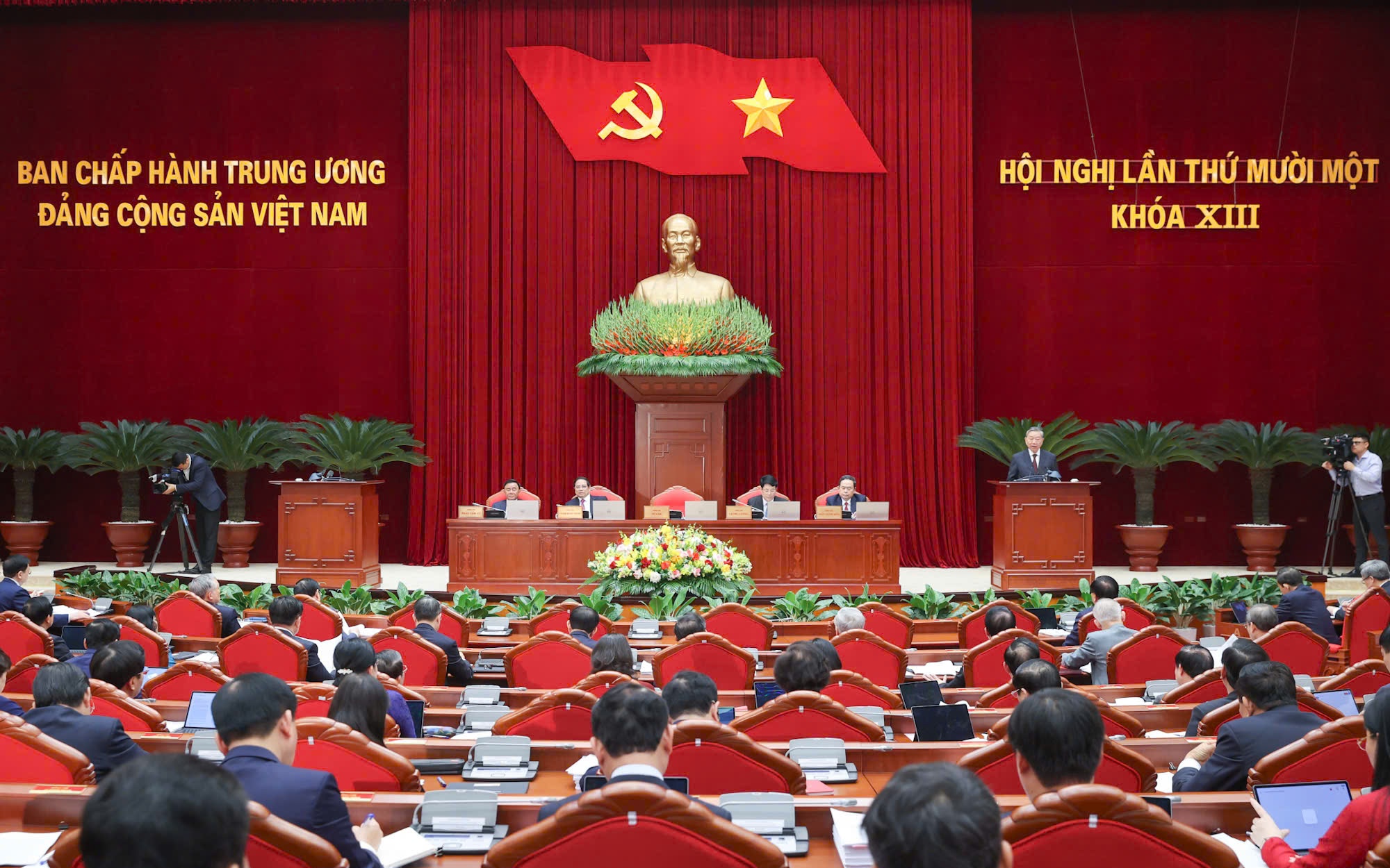 Bộ Chính trị họp cho ý kiến về tiếp thu, giải trình ý kiến Trung ương về sắp xếp tổ chức bộ máy