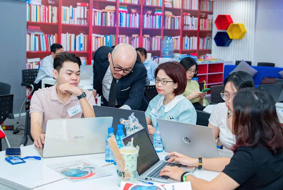Khi chiến lược giữ ch&acirc;n nh&acirc;n t&agrave;i được x&acirc;y dựng từ gi&aacute; trị con người, SME c&oacute; thể biến th&aacute;ch thức th&agrave;nh lợi thế