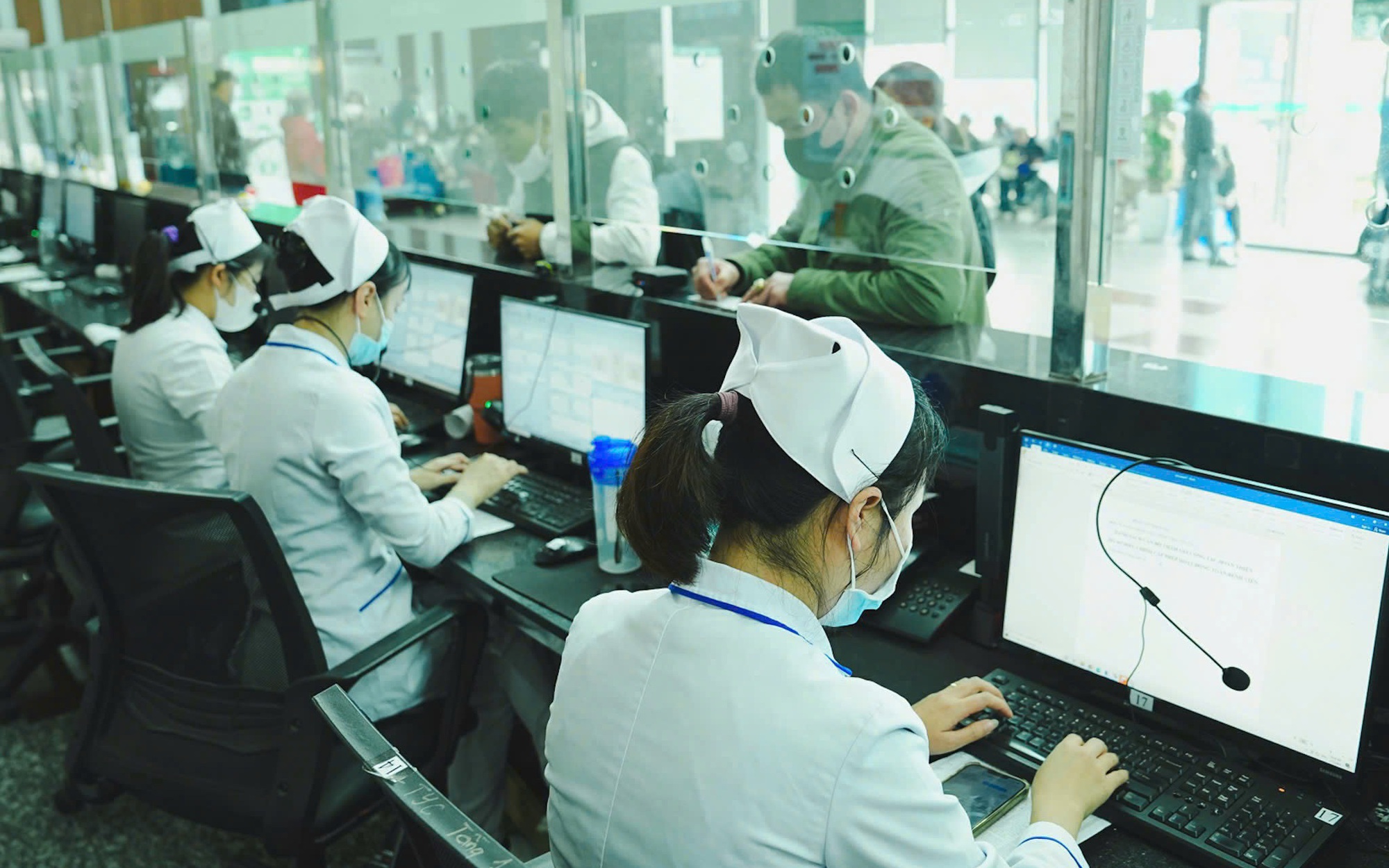 Miễn viện phí toàn dân: "Tôi chờ đợi và tin tưởng điều lý tưởng ấy”