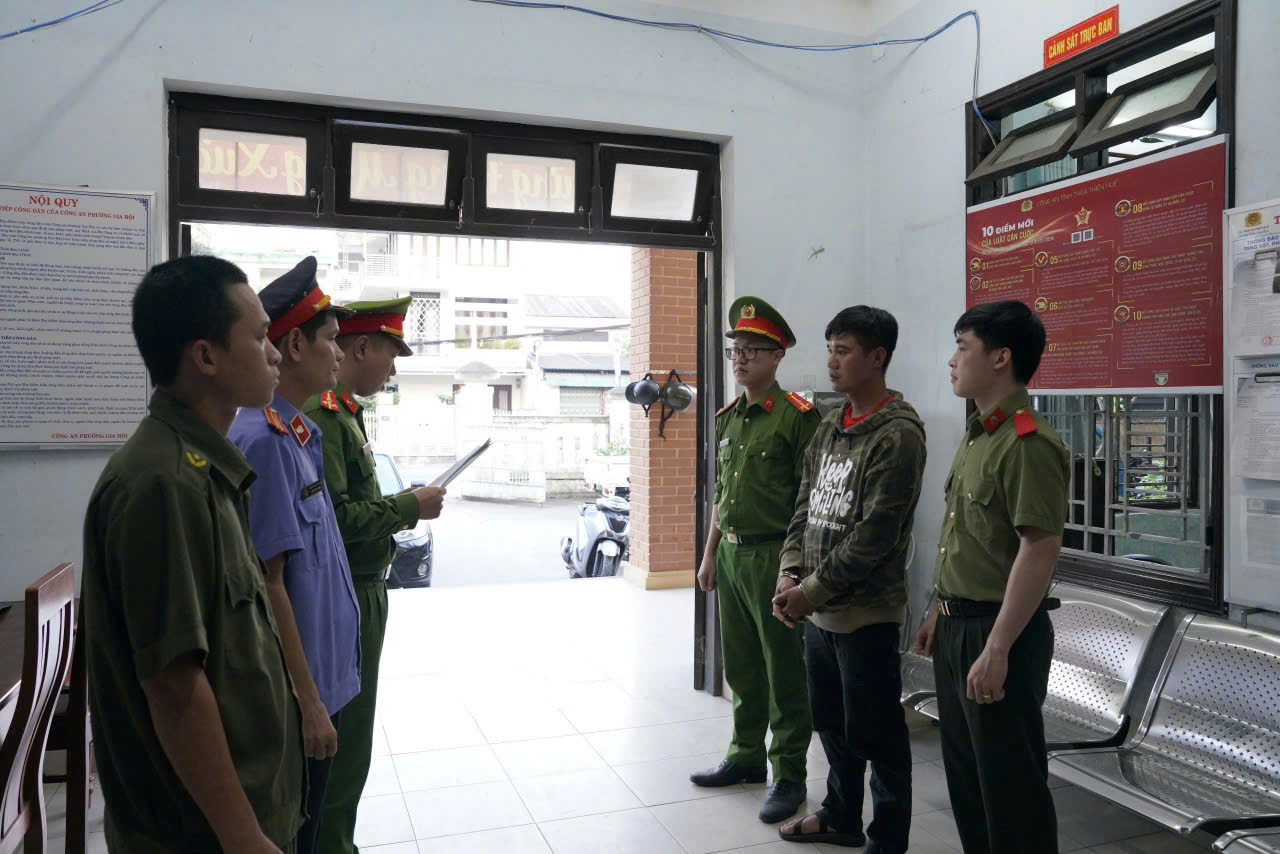 Đ&aacute;nh người t&igrave;nh d&atilde; man để đ&ograve;i tiền, nam thanh ni&ecirc;n bị khởi tố- Ảnh 1.