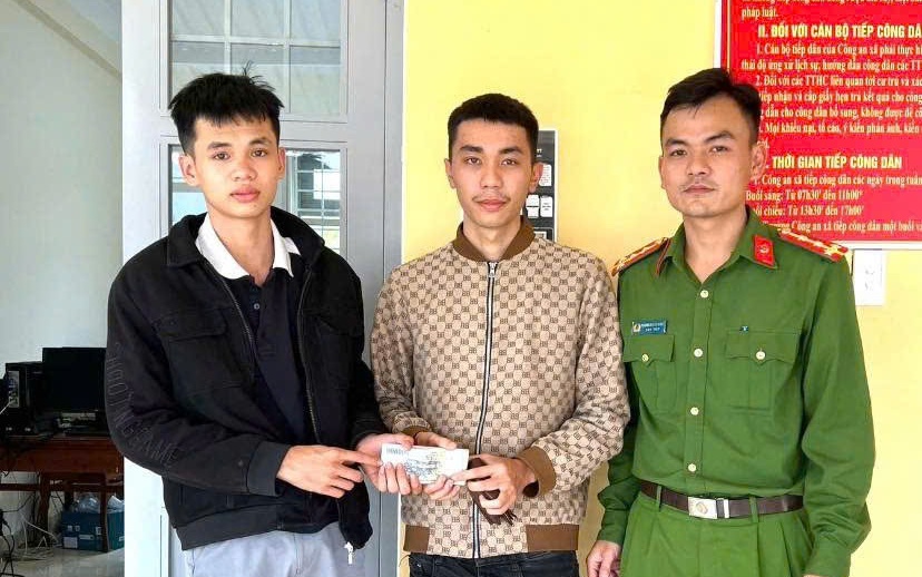 Cái kết đẹp cho người đàn ông đánh rơi tiền mua nhẫn cưới