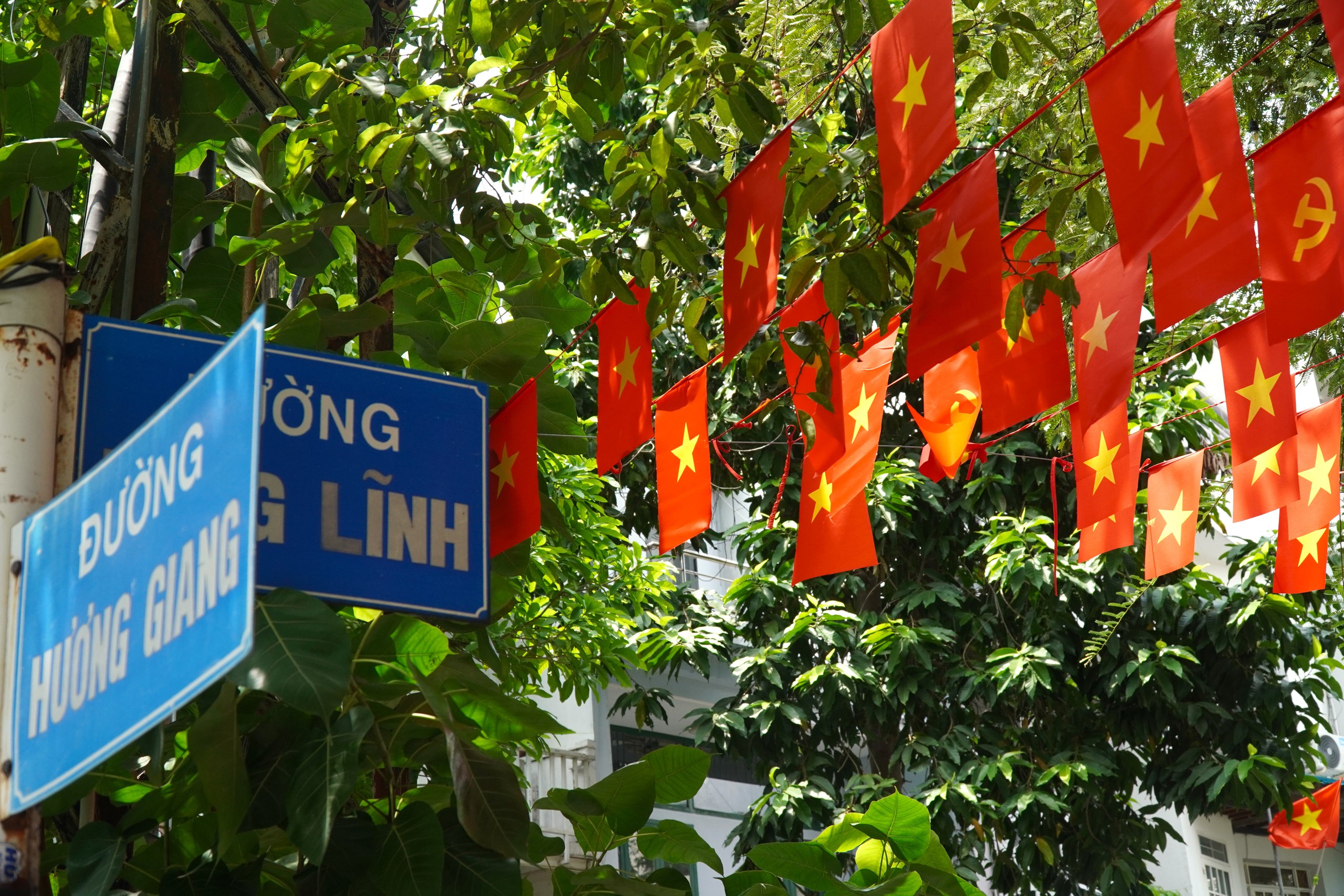 VIDEO: Tọa độ &ldquo;check-in&rdquo; sớm kh&ocirc;ng kh&iacute; Đại lễ 30-4 tại TP HCM- Ảnh 1.