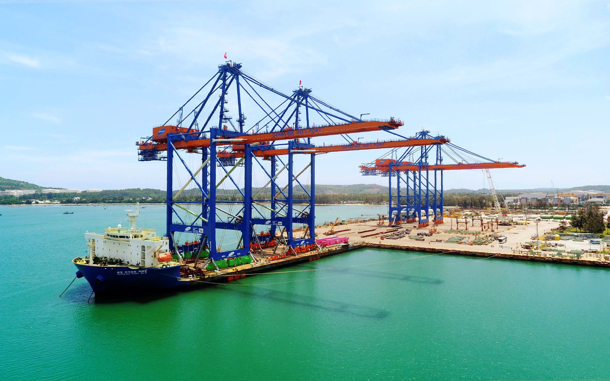 L&atilde;nh đạo Quảng Ng&atilde;i v&agrave; Kon Tum ng&agrave;y 15-4 họp b&agrave;n chuyện s&aacute;p nhập tỉnh