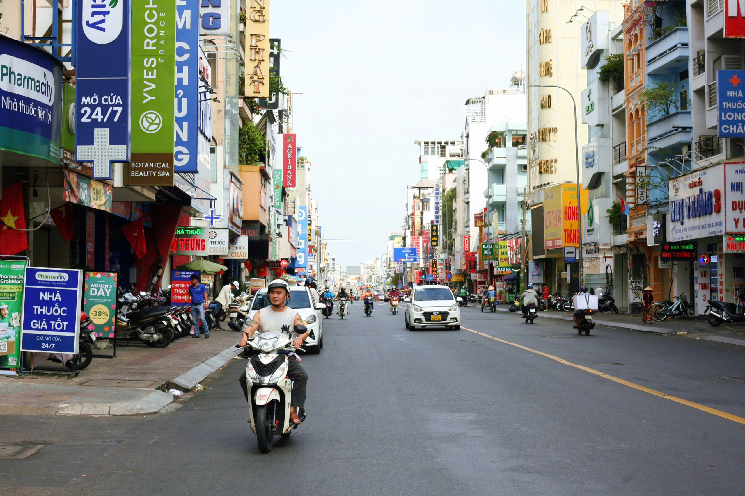 Thời tiết TP HCM hôm nay, 12-4: Có nắng nóng 36 độ C- Ảnh 1.
