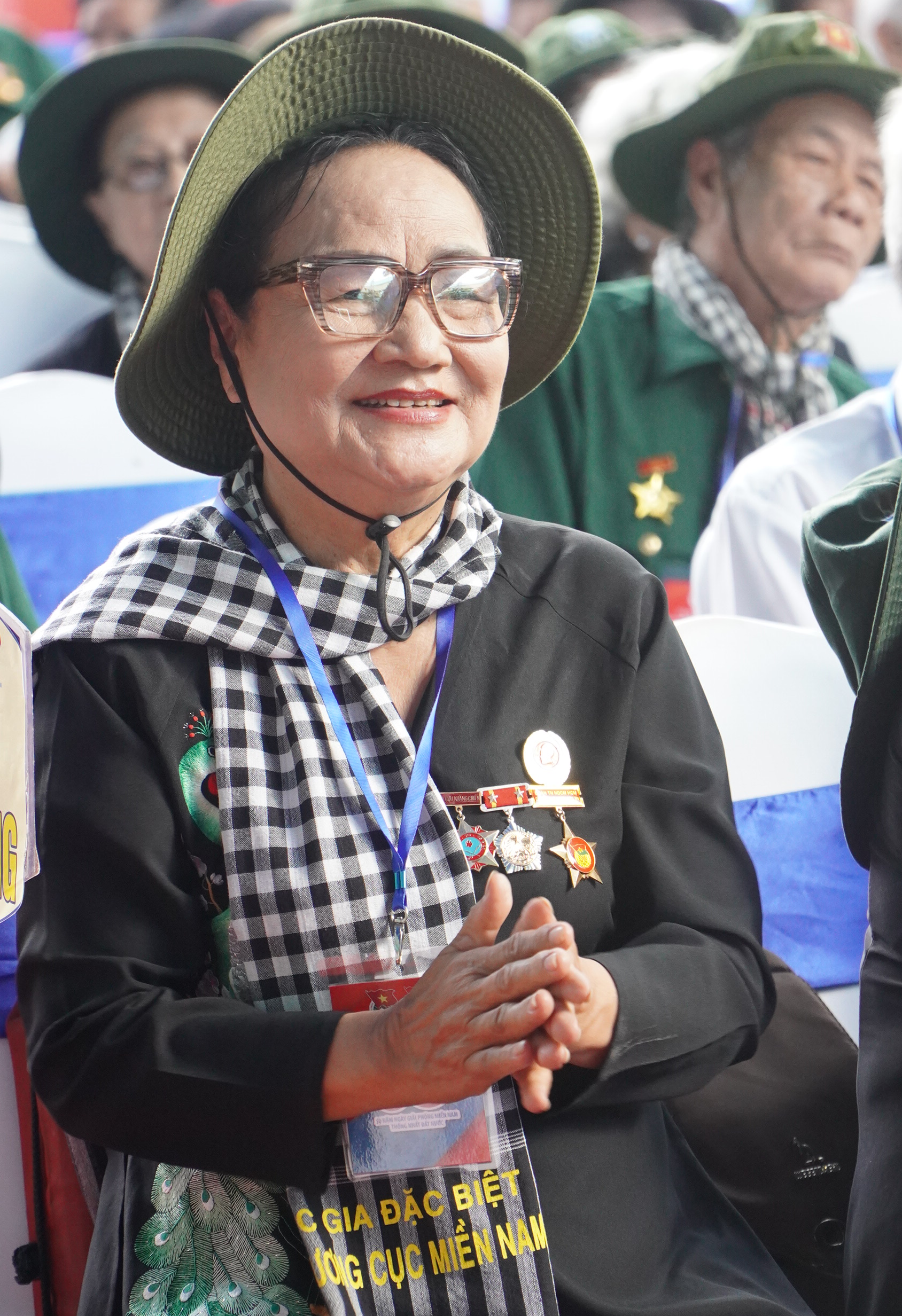 Nguy&ecirc;n Chủ tịch nước Nguyễn Minh Triết dự Lễ kỷ niệm 50 năm thống nhất đất nước- Ảnh 3.