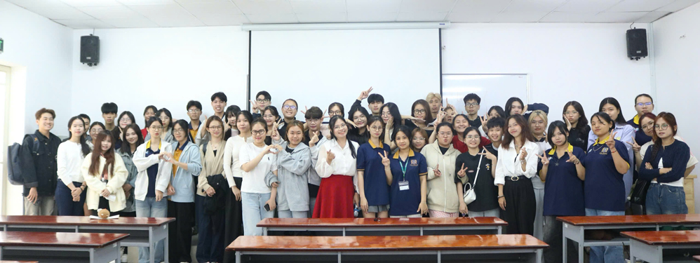 Minh và các bạn có những kỷ niệm thật vui trong năm đầu đại học