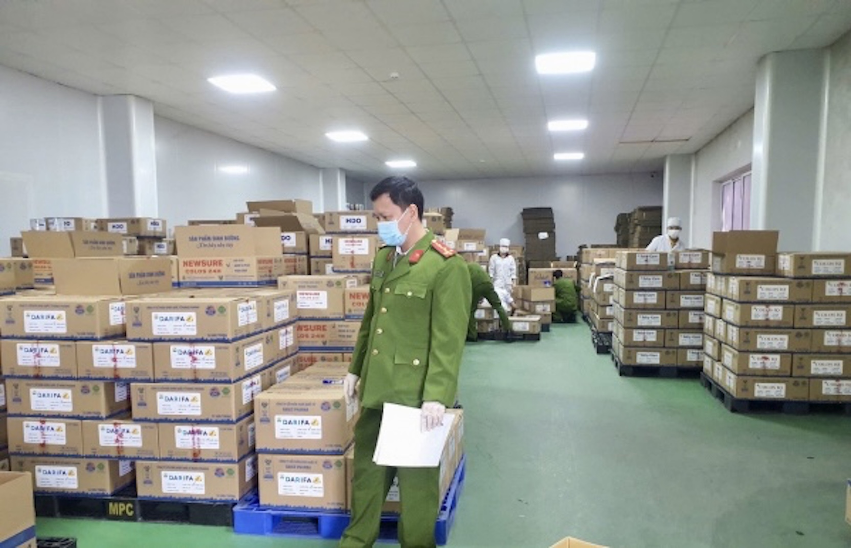 Triệt phá đường dây sản xuất 573 loại sữa bột giả- Ảnh 1.