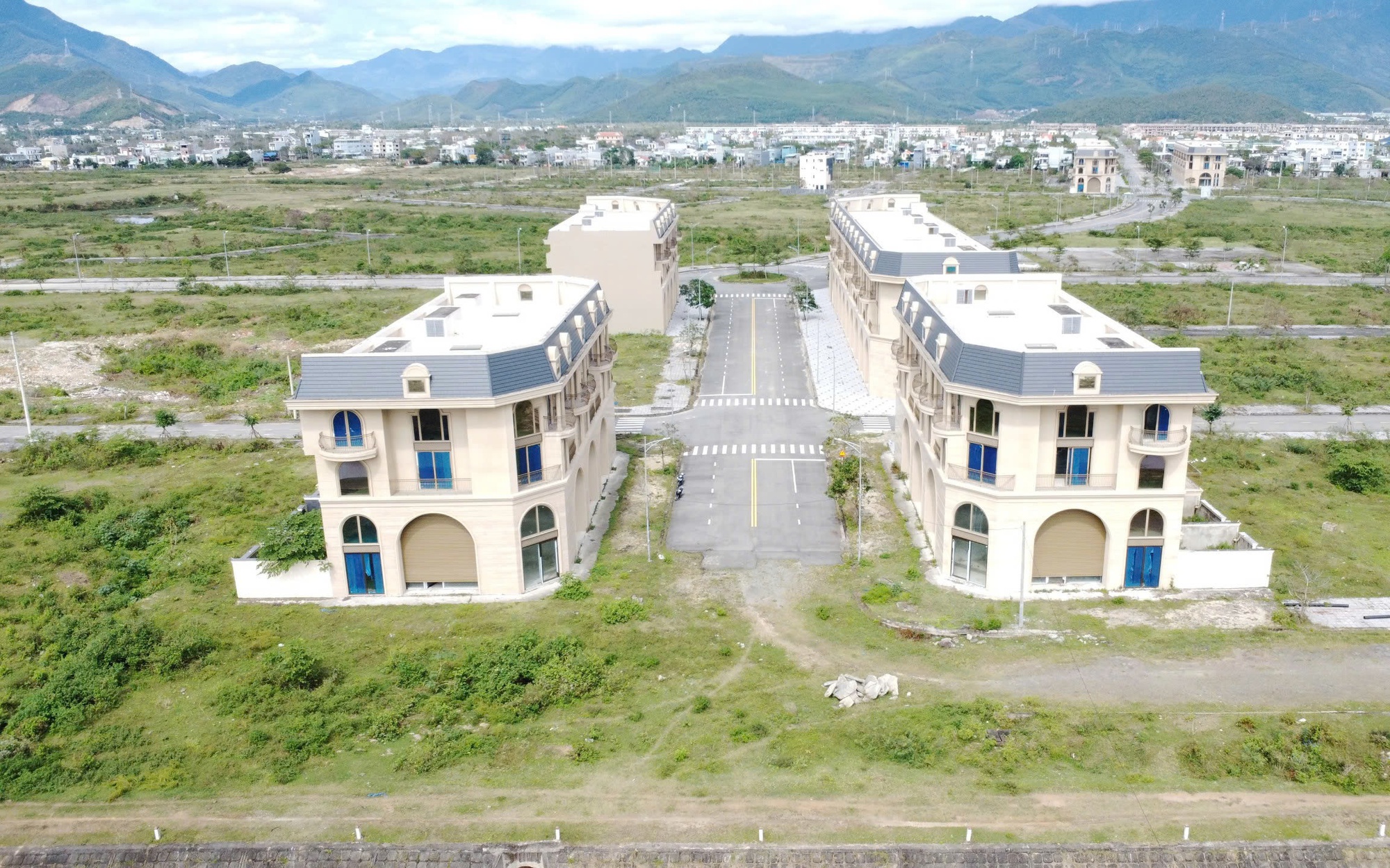 Làng biệt thự trăm tỉ án binh bất động ở Đà Nẵng