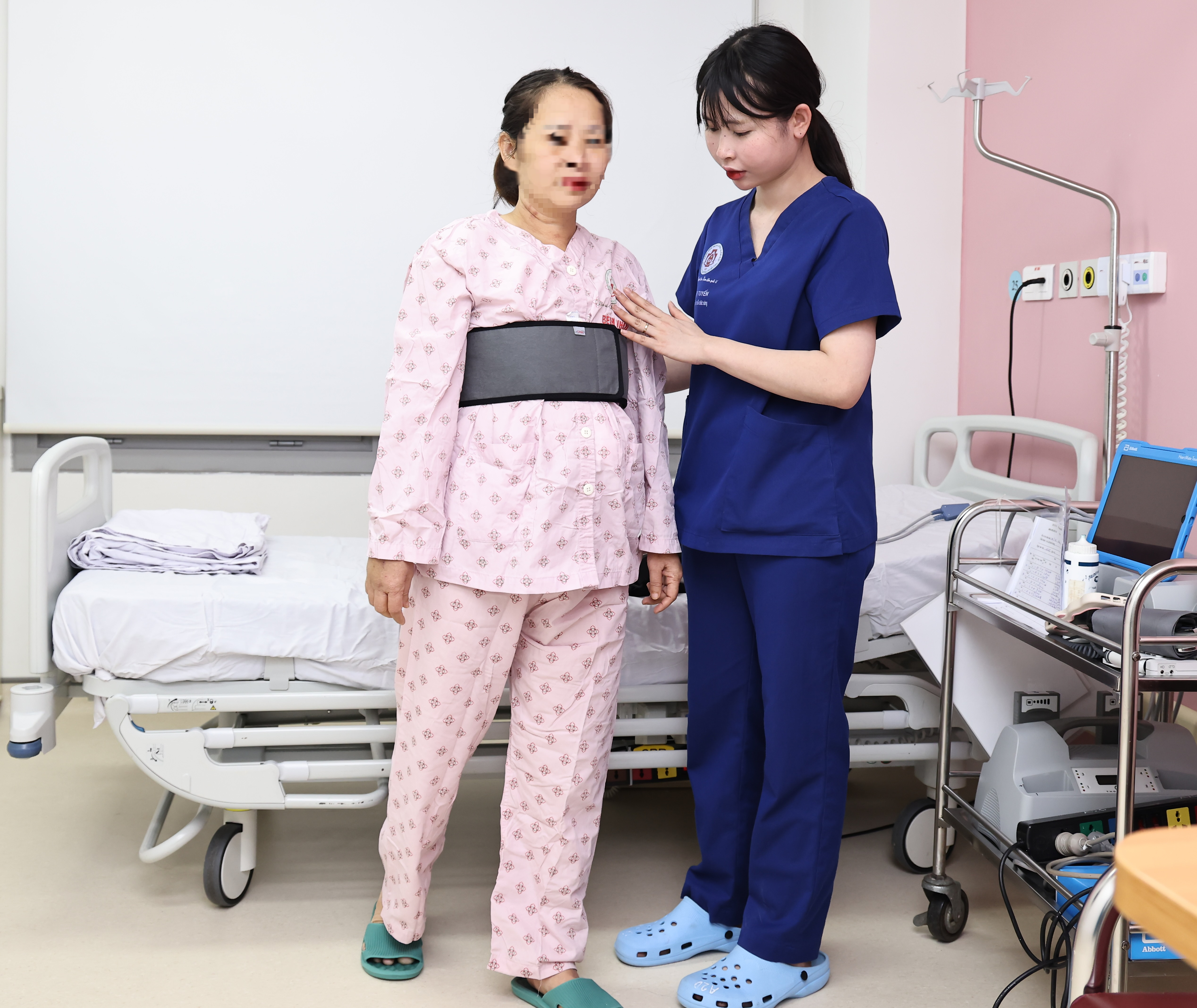 Ca ghép tim nhân tạo đầu tiên tại Việt Nam là một phụ nữ- Ảnh 2.