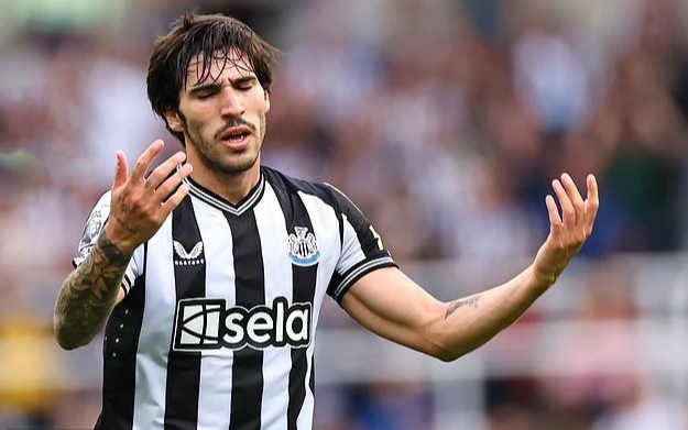 Sao Newcastle lại bị điều tra tội cá cược, cựu sao Man United liên quan