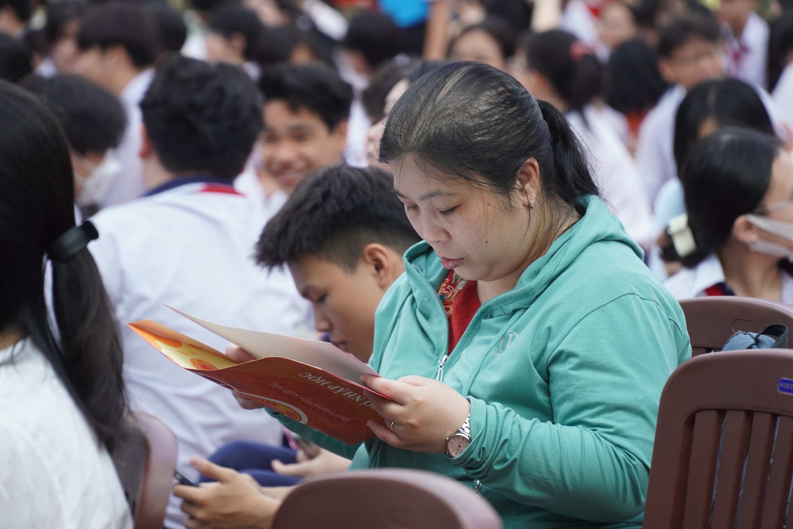 Phụ huynh vẫn "mắc kẹt" giữa ma trận th&ocirc;ng tin- Ảnh 5.