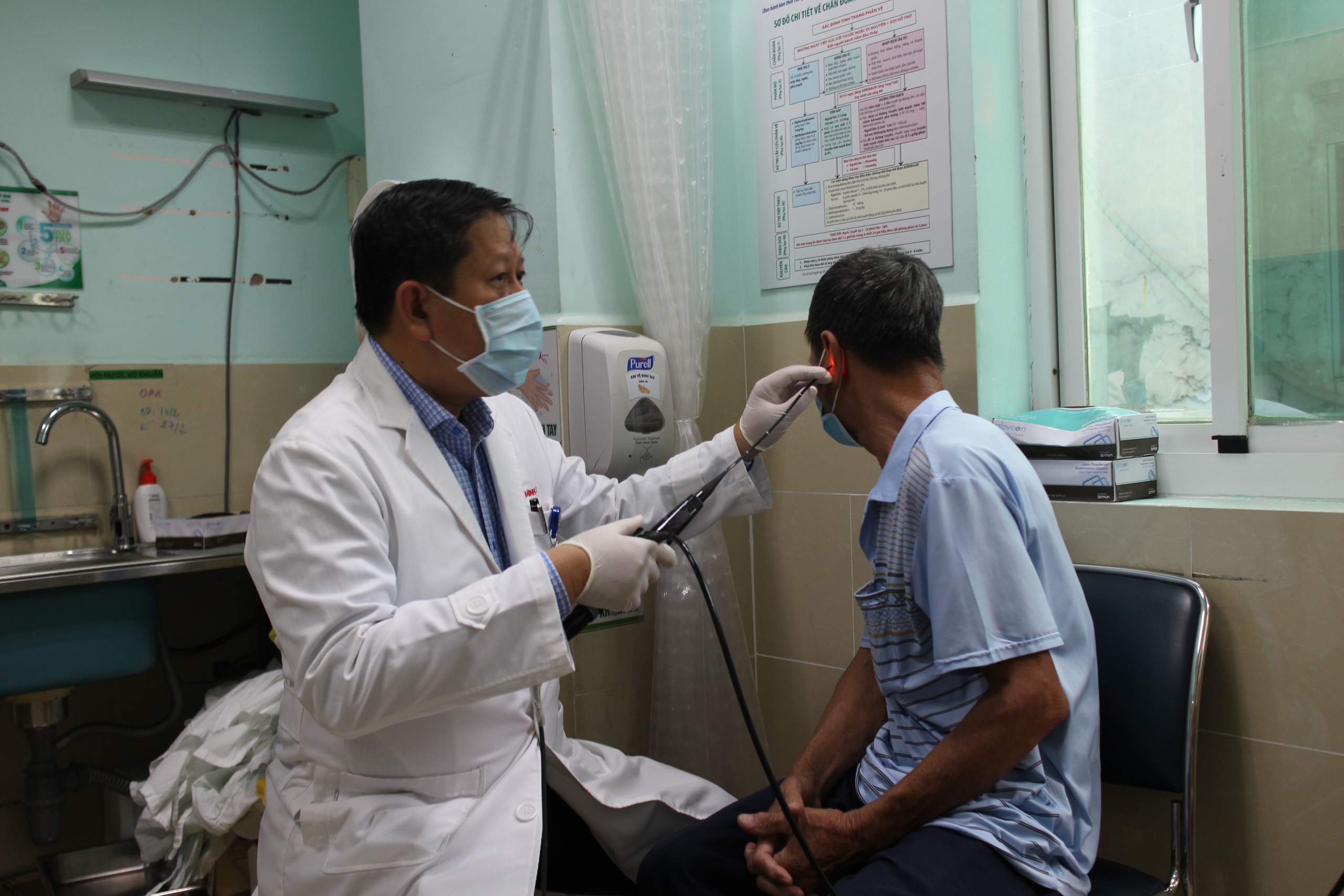 Bộ Nội vụ: Công chức một số lĩnh vực có thể nghỉ hưu ở tuổi 70- Ảnh 1.