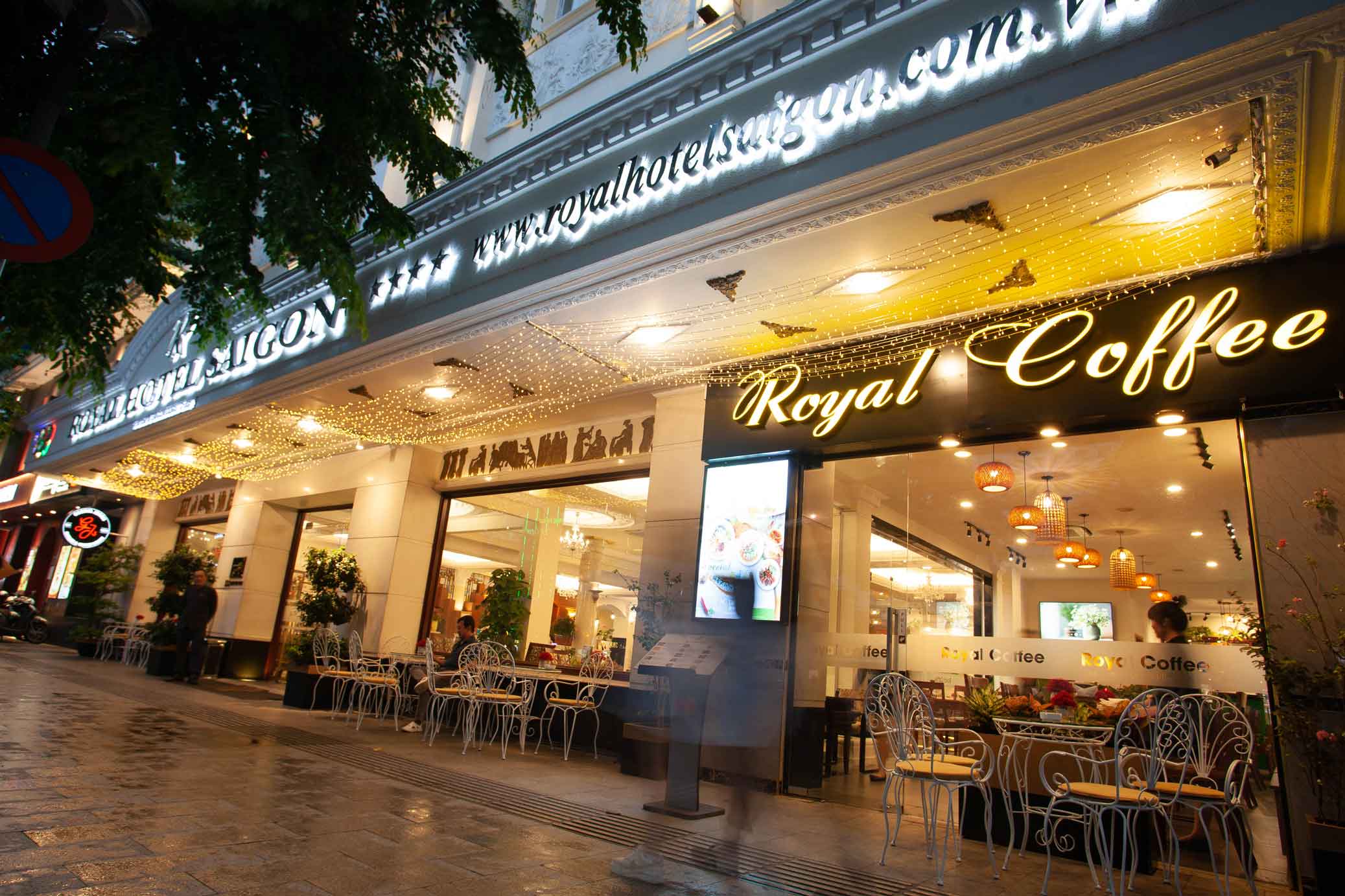 Kh&aacute;ch sạn 4-5 sao ở quận 1 &ldquo;ch&aacute;y&rdquo; ph&ograve;ng dịp diễu binh lễ 30-4, &ldquo;ph&ograve;ng tổng thống&rdquo; cũng hết chỗ- Ảnh 3.