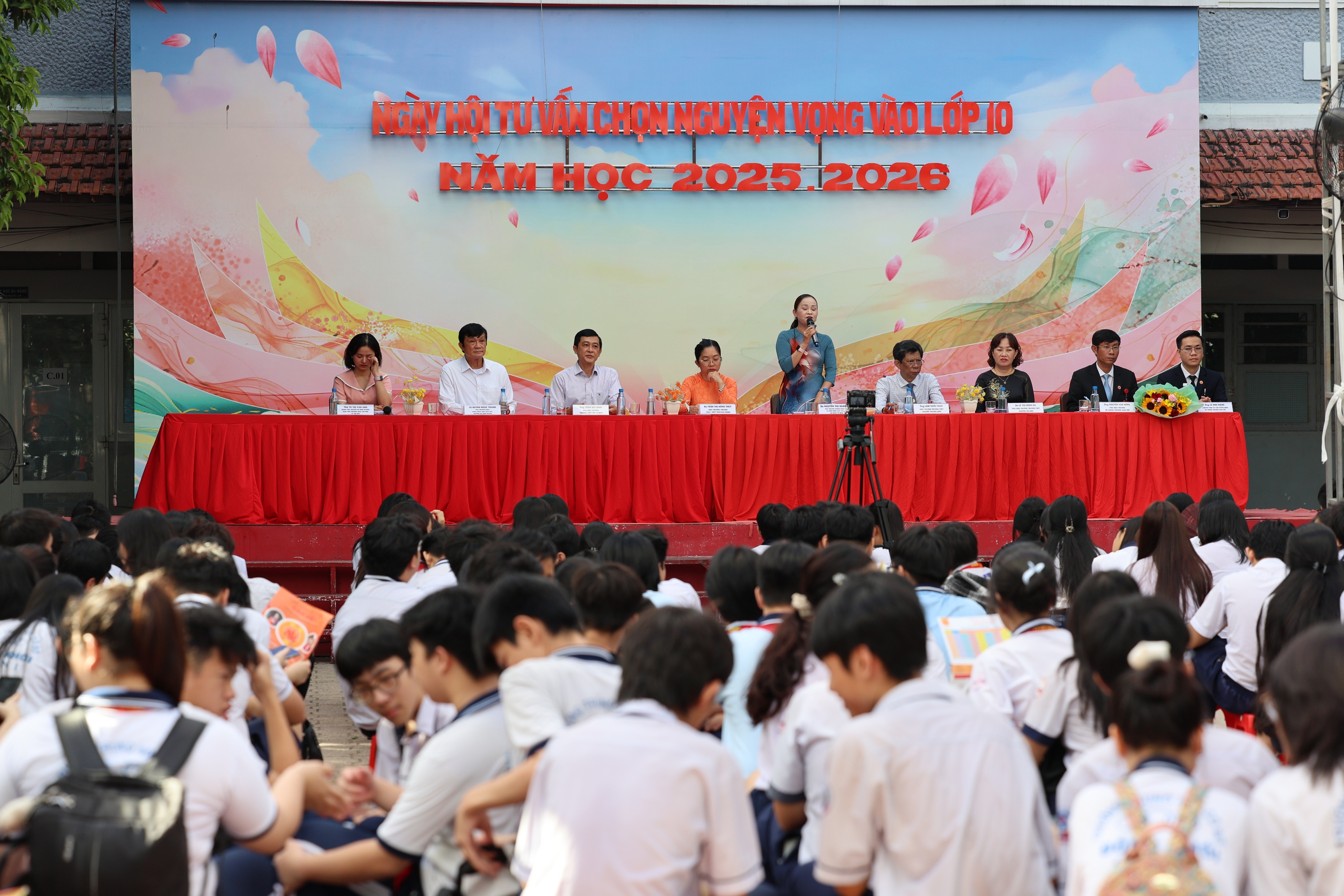 Phụ huynh vẫn "mắc kẹt" giữa ma trận th&ocirc;ng tin- Ảnh 2.