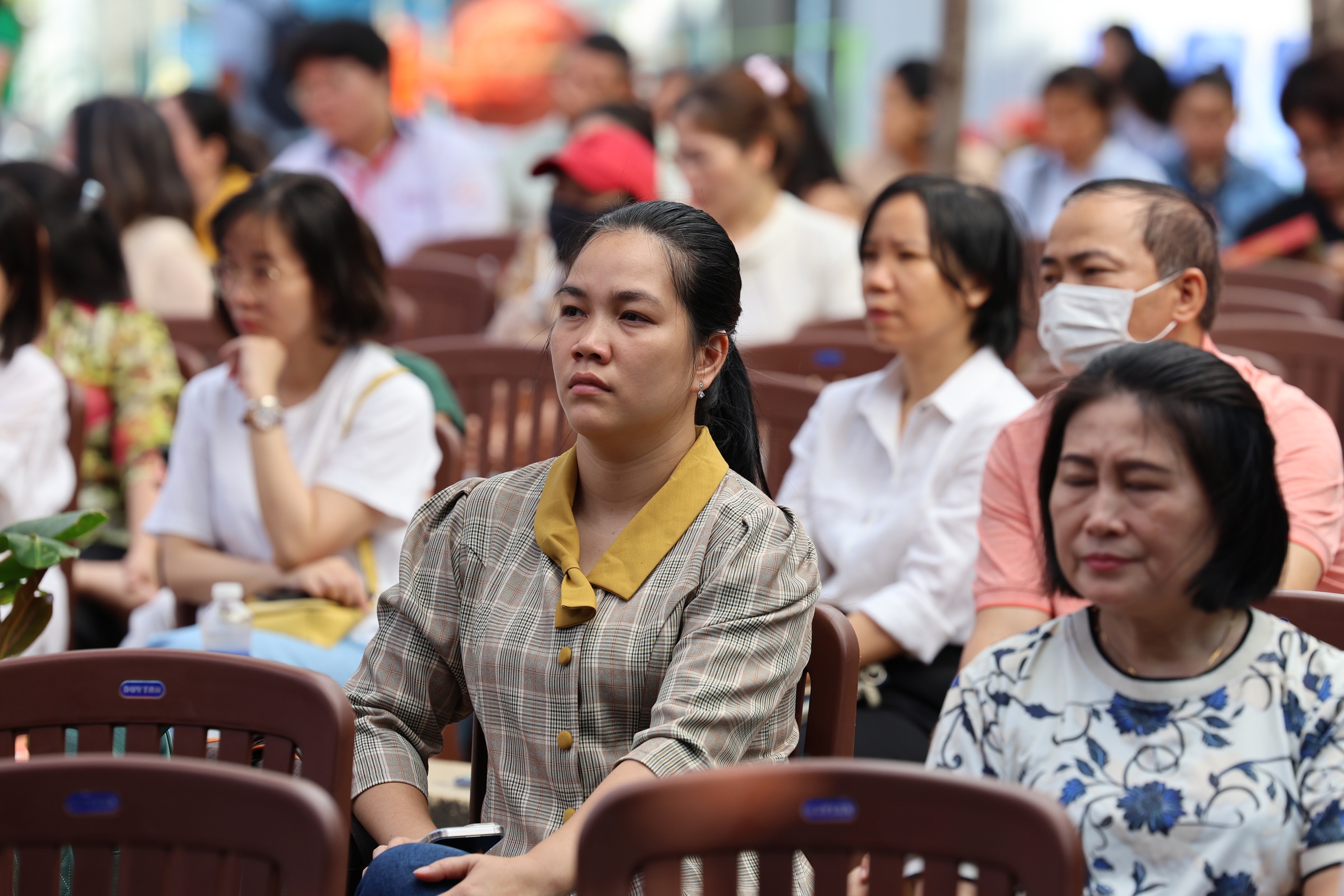 Phụ huynh vẫn "mắc kẹt" giữa ma trận th&ocirc;ng tin- Ảnh 1.