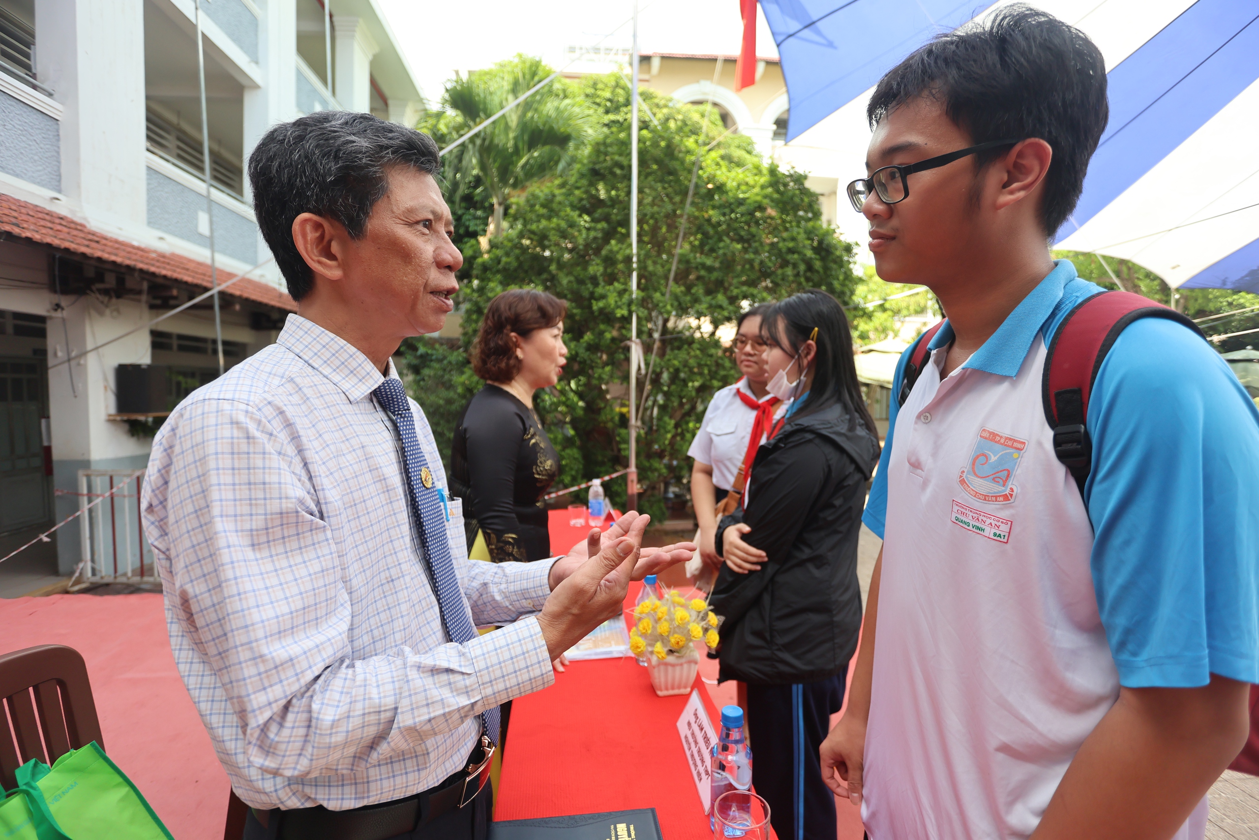 Phụ huynh vẫn "mắc kẹt" giữa ma trận th&ocirc;ng tin- Ảnh 7.