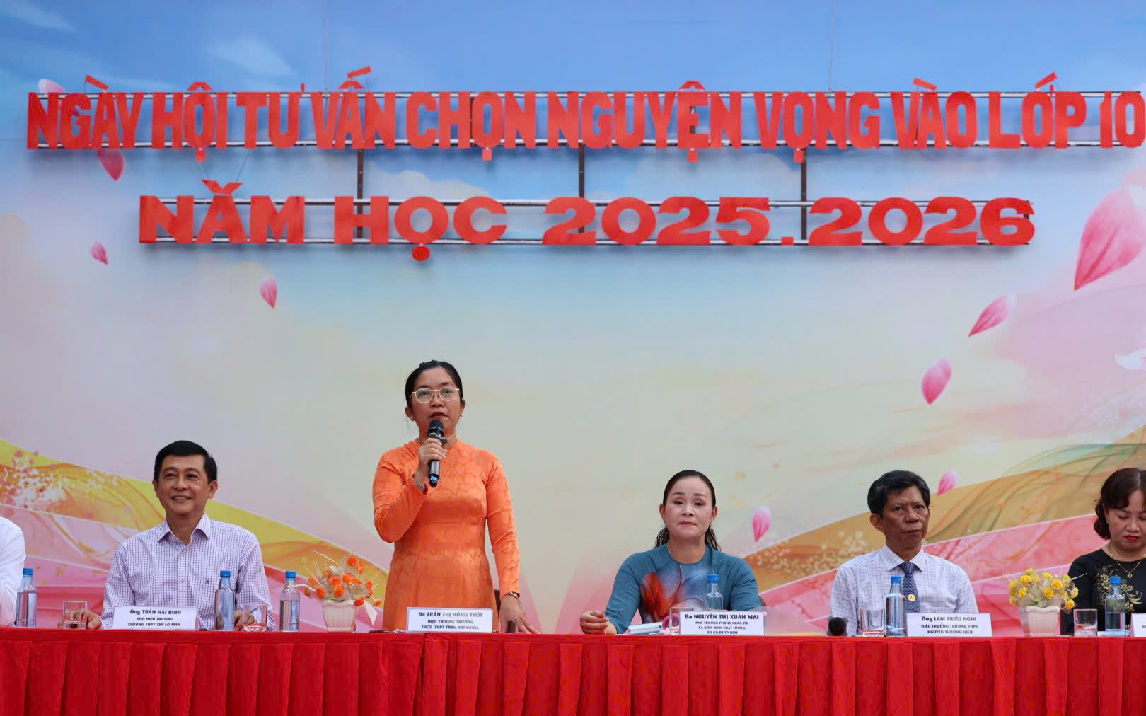 Sôi nổi Ngày hội Tư vấn tuyển sinh lớp 10