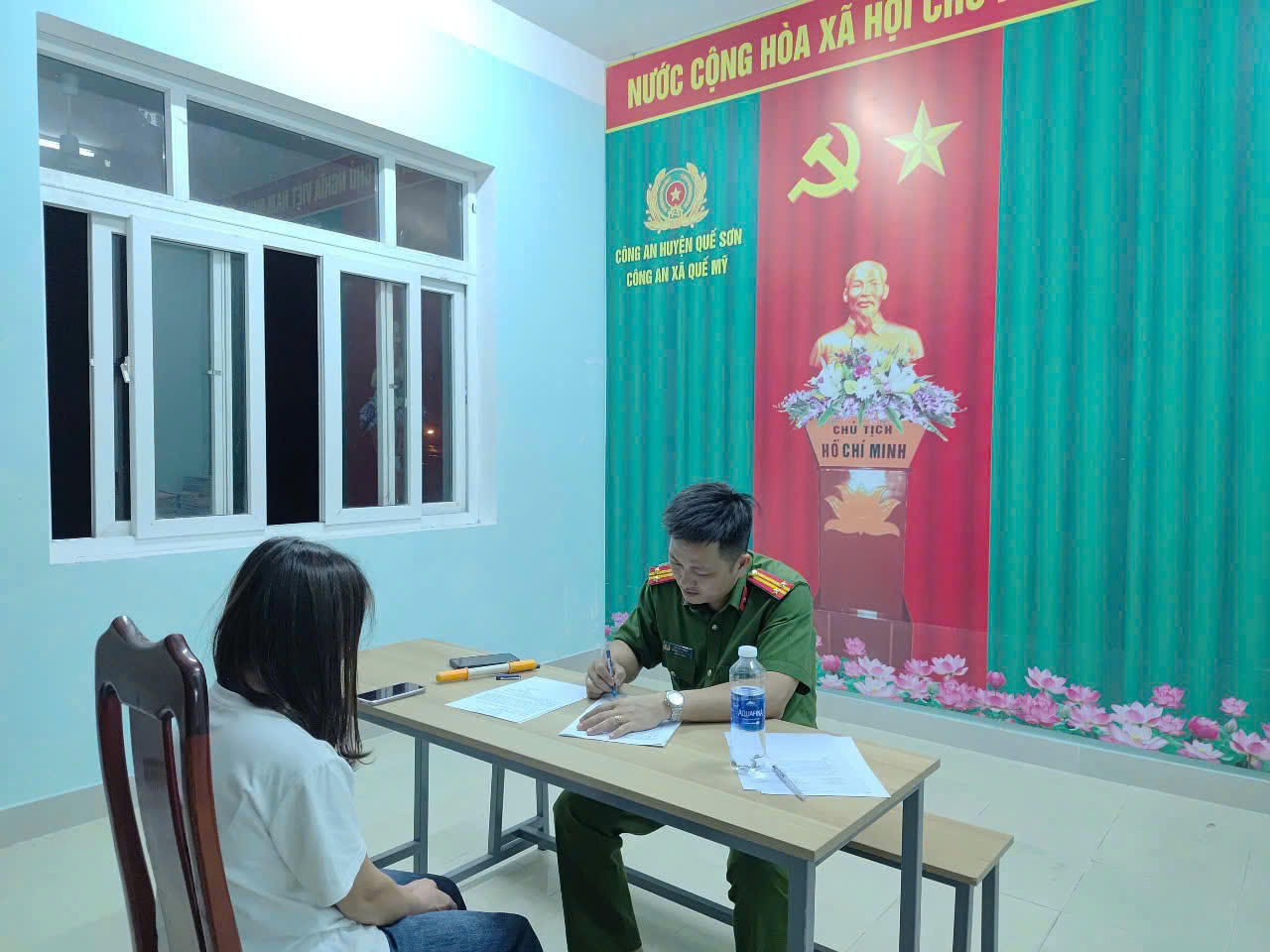 Lộ clip nữ gi&aacute;o vi&ecirc;n đ&aacute;nh trẻ d&atilde; man ở Quảng Nam kh&oacute;c xin lỗi phụ huynh- Ảnh 5.