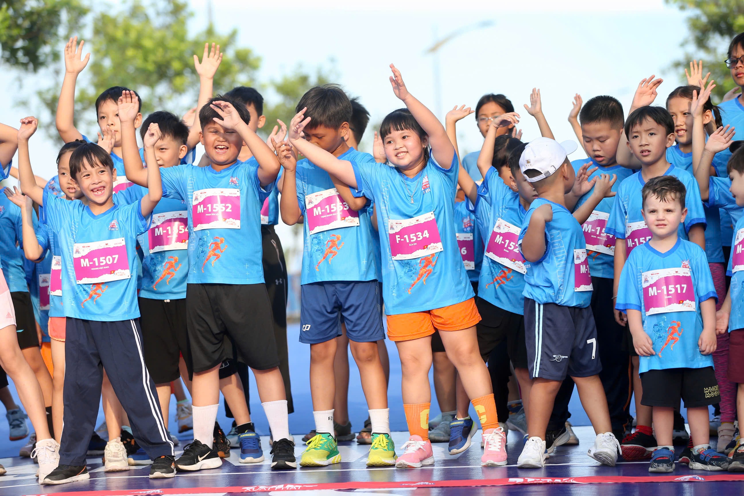 Runner nh&iacute; l&agrave;m n&oacute;ng đường chạy Giải Half-marathon "Tự h&agrave;o Tổ quốc t&ocirc;i" lần 2-2025- Ảnh 22.