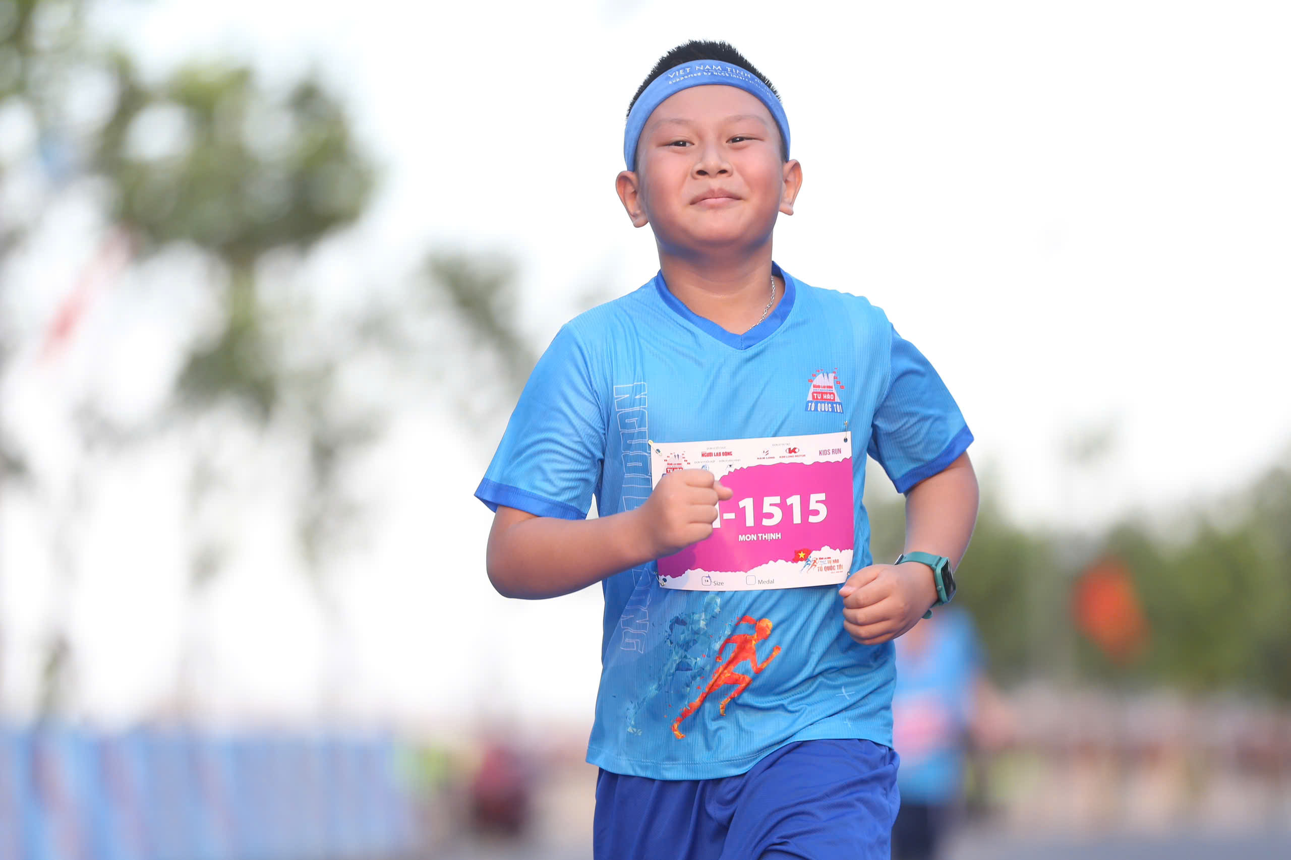 Runner nh&iacute; l&agrave;m n&oacute;ng đường chạy Giải Half-marathon "Tự h&agrave;o Tổ quốc t&ocirc;i" lần 2-2025- Ảnh 39.