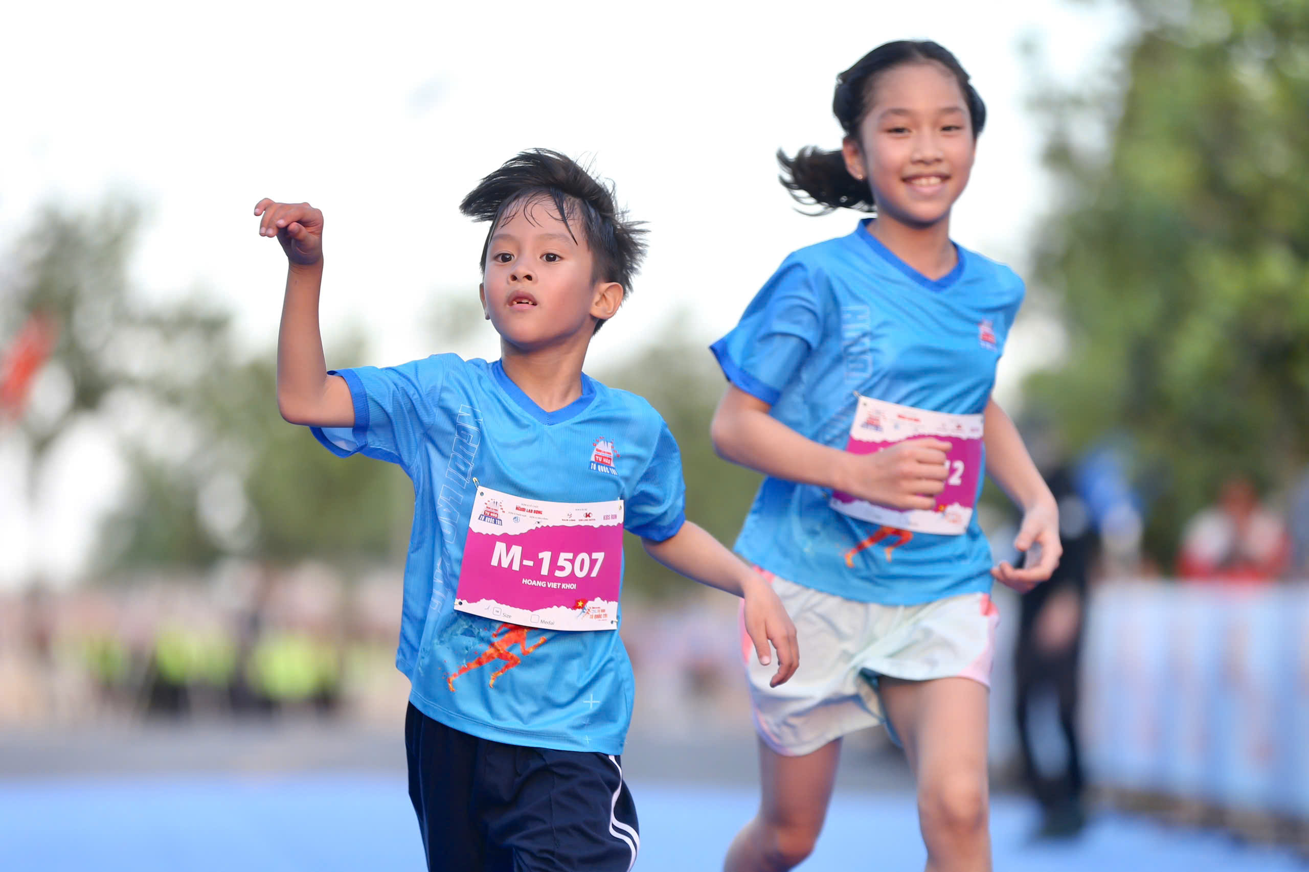 Runner nh&iacute; l&agrave;m n&oacute;ng đường chạy Giải Half-marathon "Tự h&agrave;o Tổ quốc t&ocirc;i" lần 2-2025- Ảnh 40.