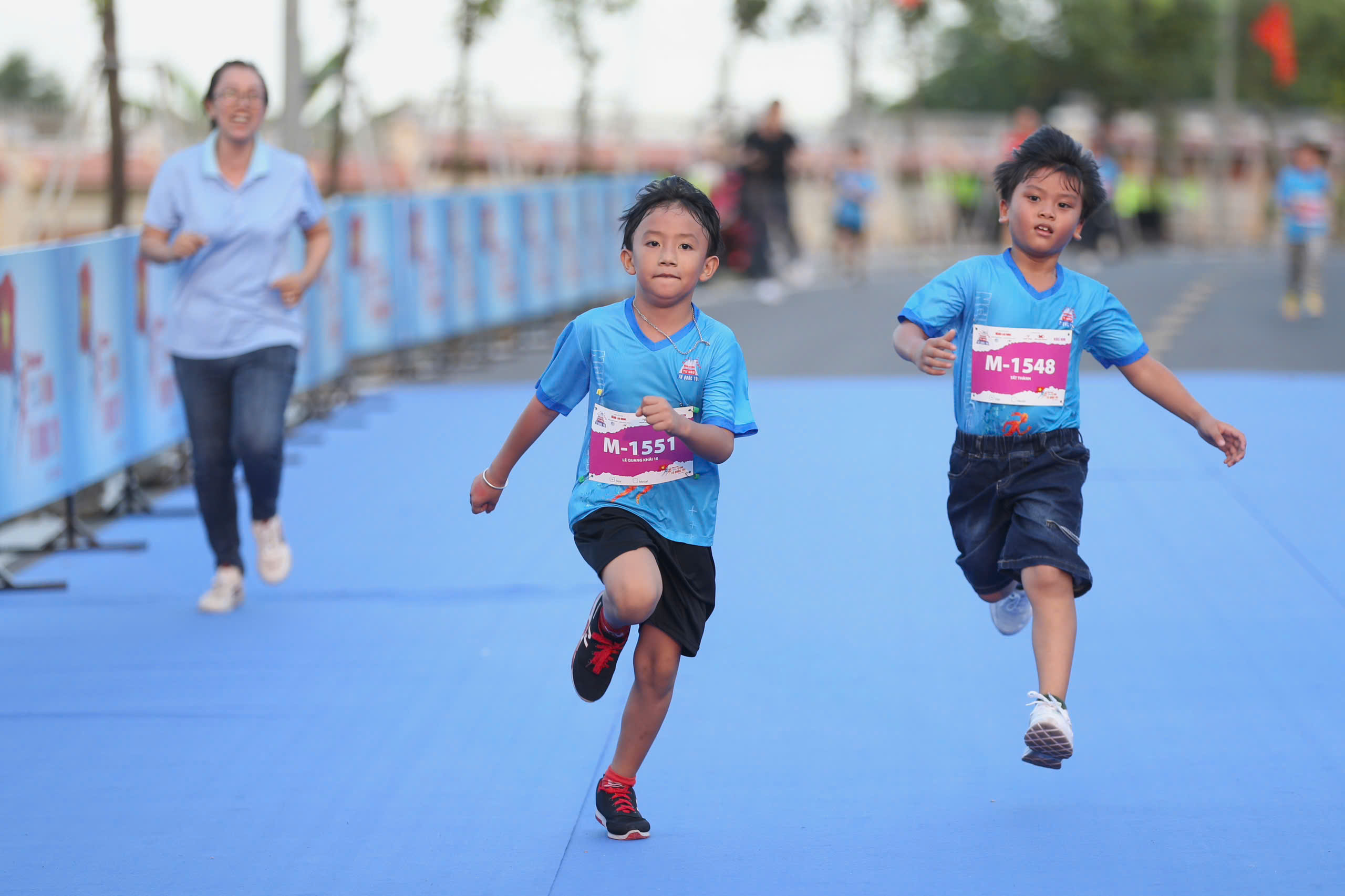Runner nh&iacute; l&agrave;m n&oacute;ng đường chạy Giải Half-marathon "Tự h&agrave;o Tổ quốc t&ocirc;i" lần 2-2025- Ảnh 43.