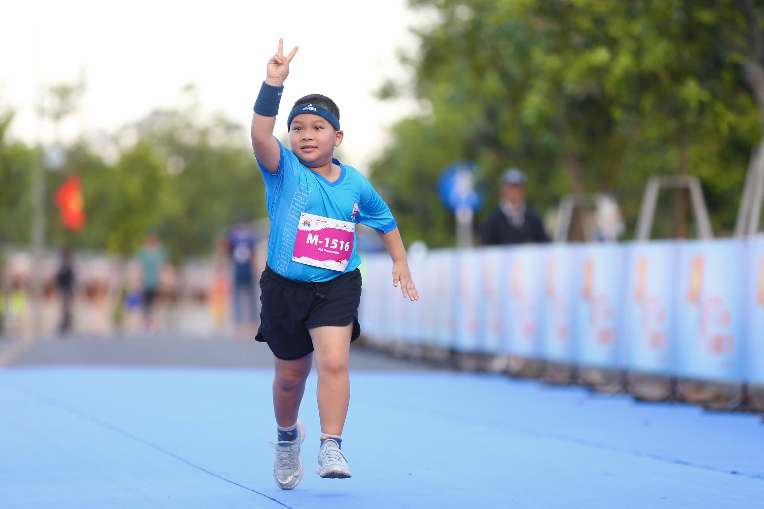 Runner nh&iacute; l&agrave;m n&oacute;ng đường chạy Giải Half-marathon "Tự h&agrave;o Tổ quốc t&ocirc;i" lần 2-2025- Ảnh 53.