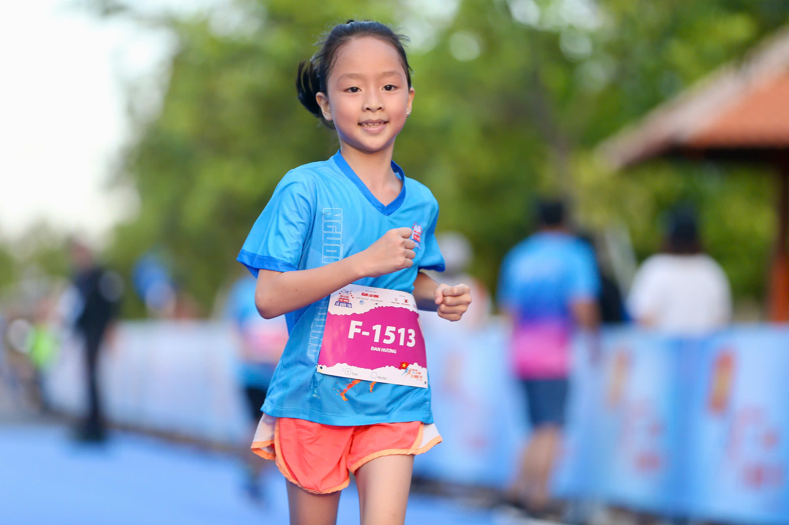 Runner nh&iacute; l&agrave;m n&oacute;ng đường chạy Giải Half-marathon "Tự h&agrave;o Tổ quốc t&ocirc;i" lần 2-2025- Ảnh 38.