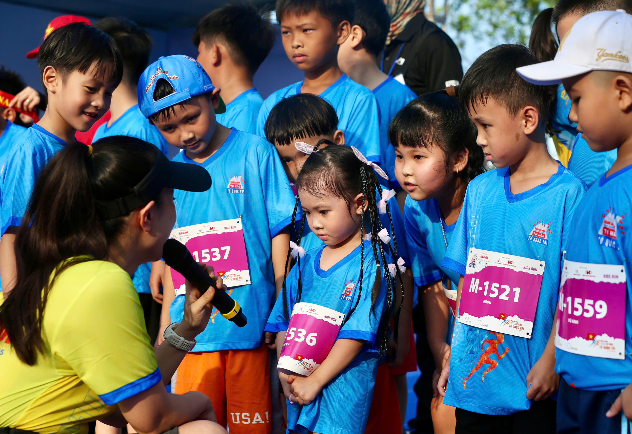 Runner nh&iacute; l&agrave;m n&oacute;ng đường chạy Giải Half-marathon "Tự h&agrave;o Tổ quốc t&ocirc;i" lần 2-2025- Ảnh 4.