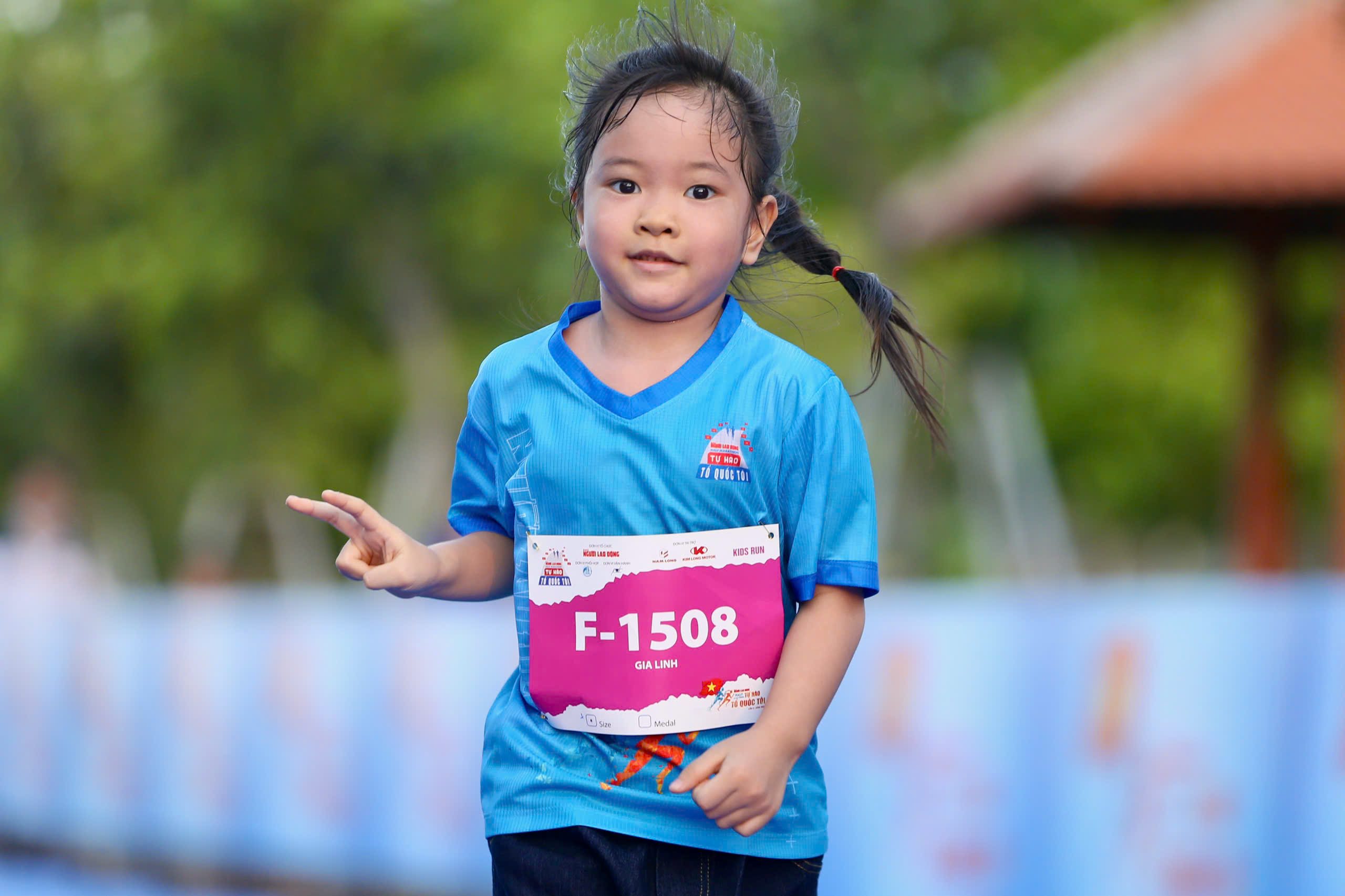 Runner nh&iacute; l&agrave;m n&oacute;ng đường chạy Giải Half-marathon "Tự h&agrave;o Tổ quốc t&ocirc;i" lần 2-2025- Ảnh 52.