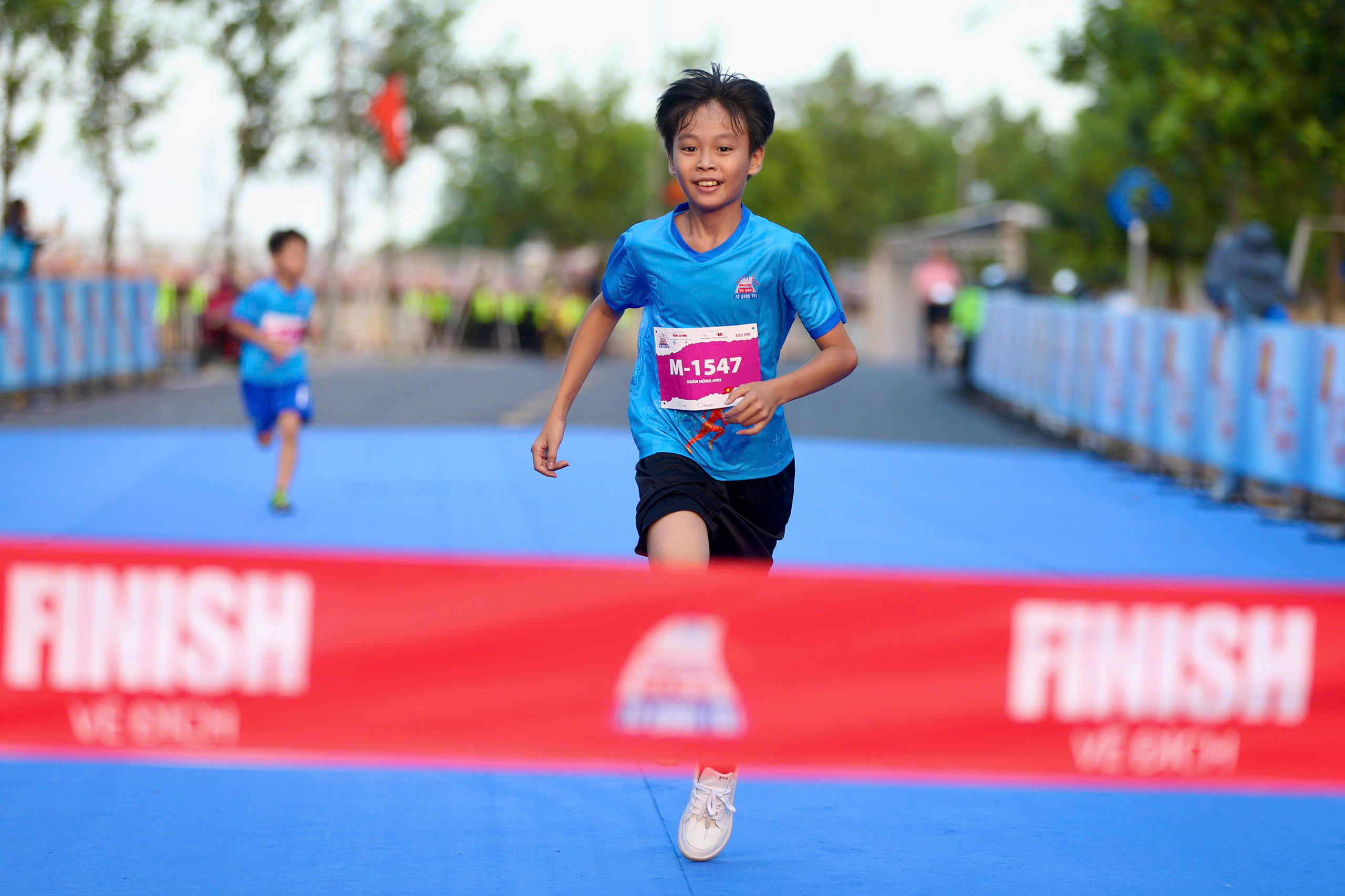 Runner nh&iacute; l&agrave;m n&oacute;ng đường chạy Giải Half-marathon "Tự h&agrave;o Tổ quốc t&ocirc;i" lần 2-2025- Ảnh 32.