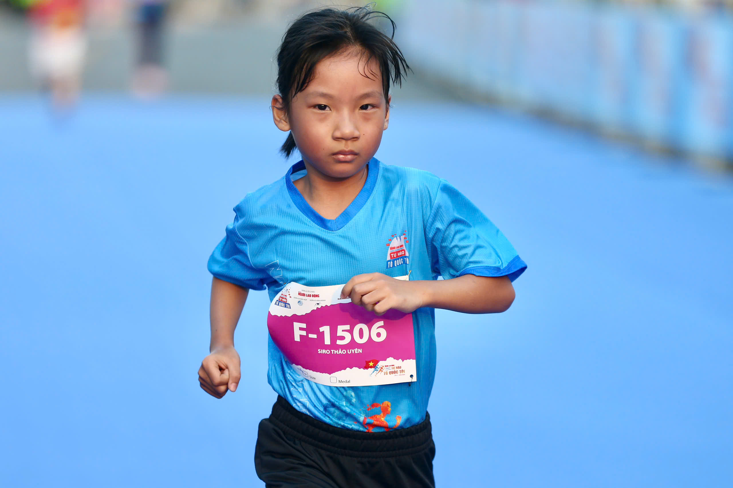 Runner nh&iacute; l&agrave;m n&oacute;ng đường chạy Giải Half-marathon "Tự h&agrave;o Tổ quốc t&ocirc;i" lần 2-2025- Ảnh 46.