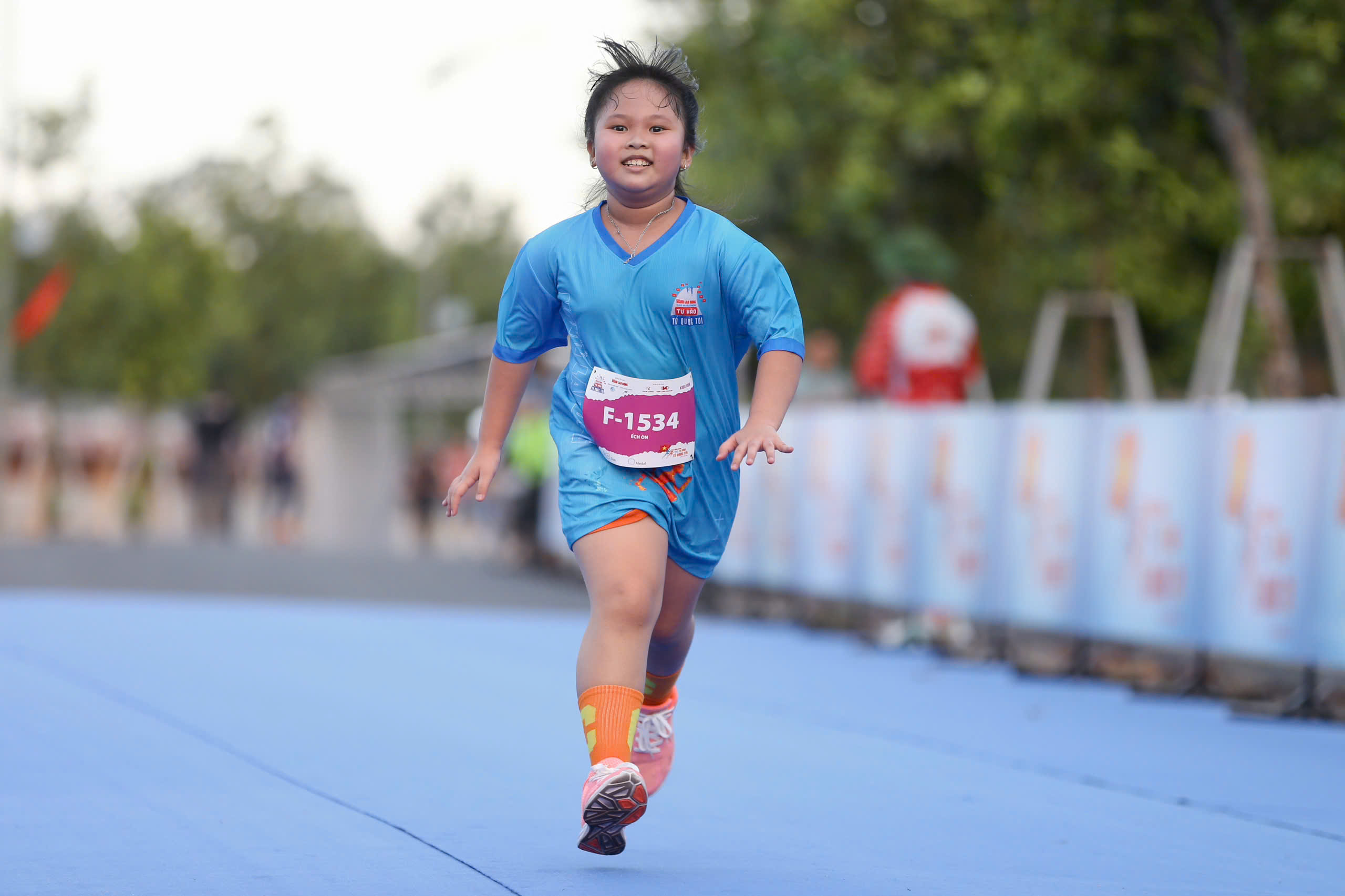 Runner nh&iacute; l&agrave;m n&oacute;ng đường chạy Giải Half-marathon "Tự h&agrave;o Tổ quốc t&ocirc;i" lần 2-2025- Ảnh 51.