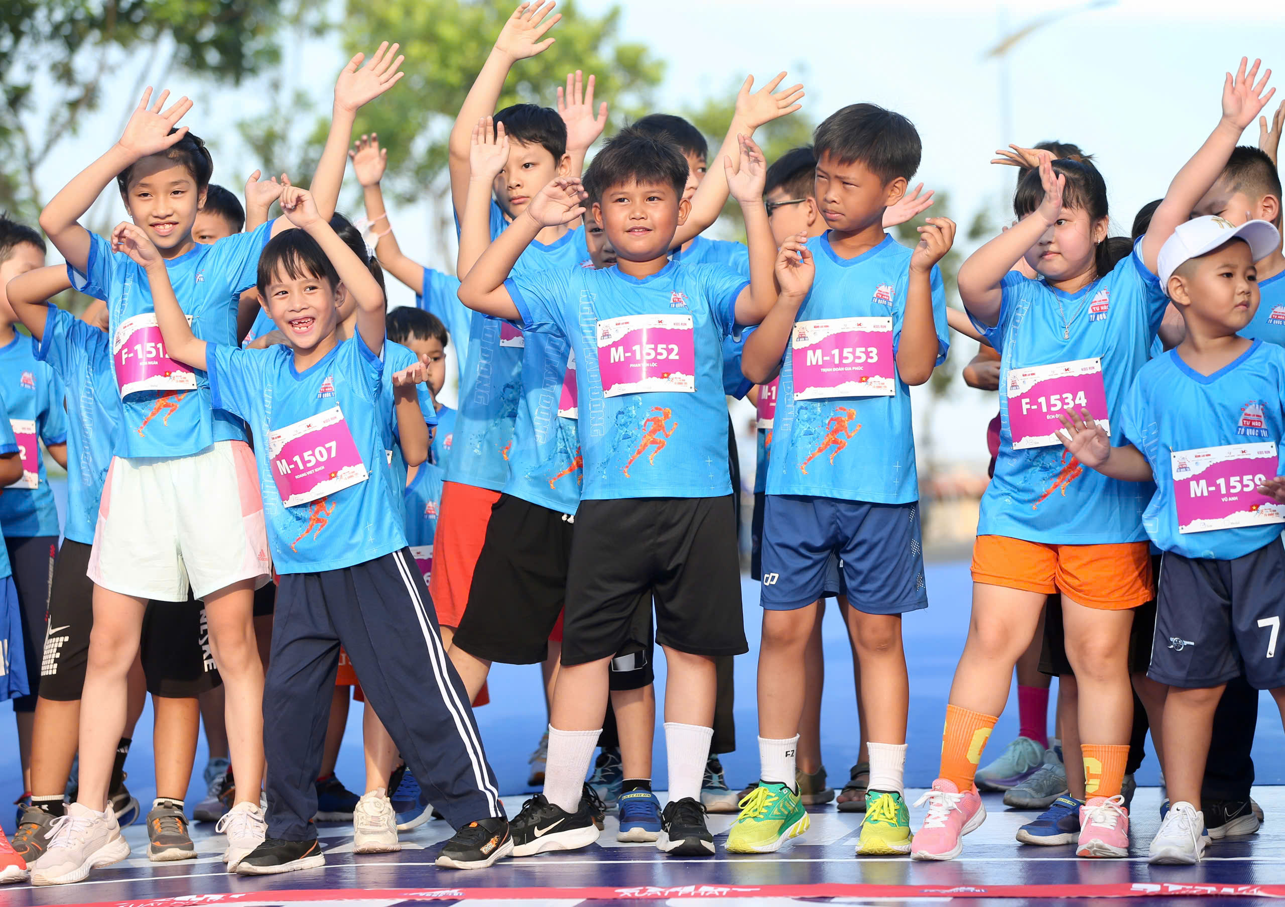 Runner nh&iacute; l&agrave;m n&oacute;ng đường chạy Giải Half-marathon "Tự h&agrave;o Tổ quốc t&ocirc;i" lần 2-2025- Ảnh 23.