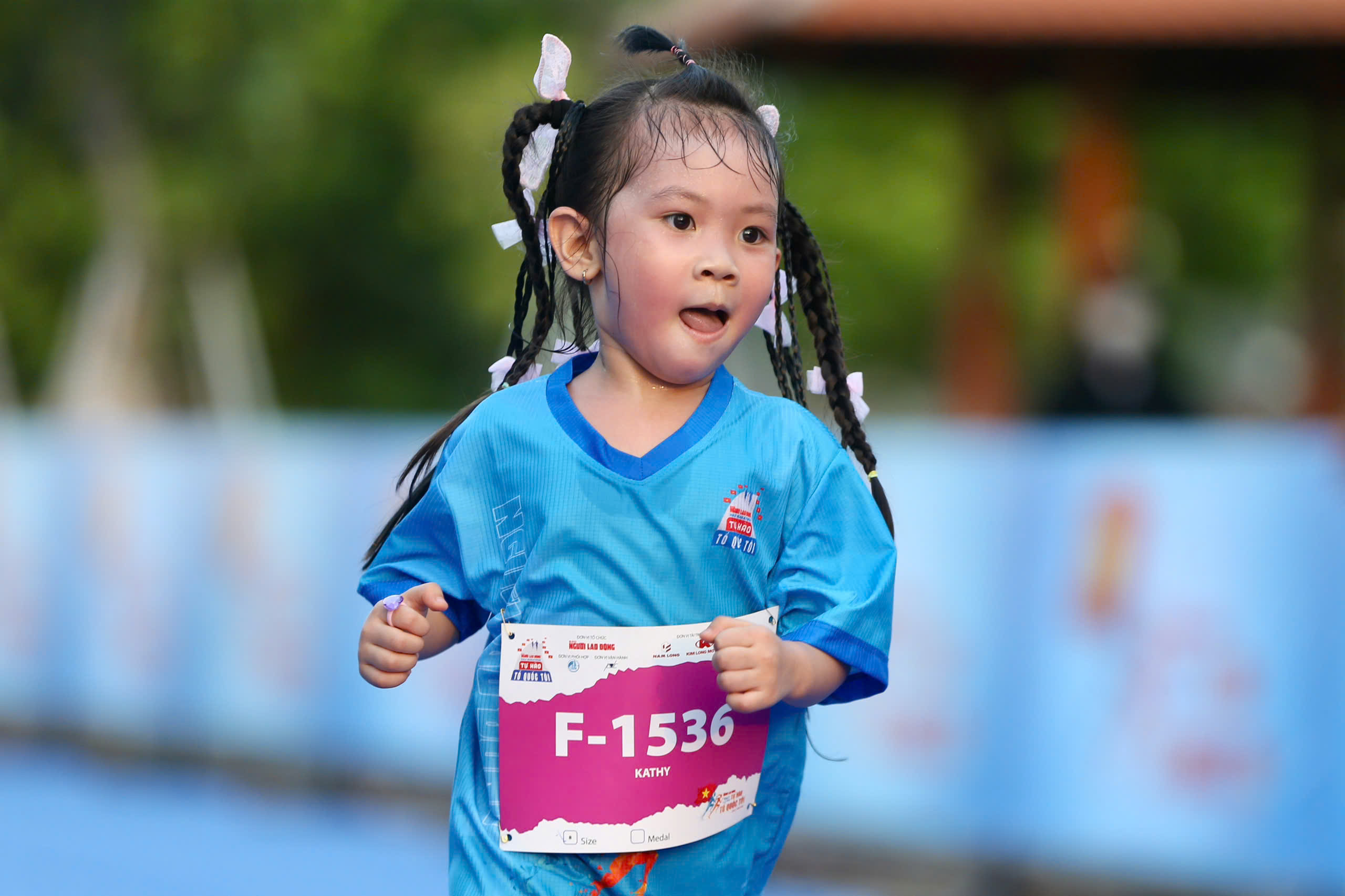 Runner nh&iacute; l&agrave;m n&oacute;ng đường chạy Giải Half-marathon "Tự h&agrave;o Tổ quốc t&ocirc;i" lần 2-2025- Ảnh 50.