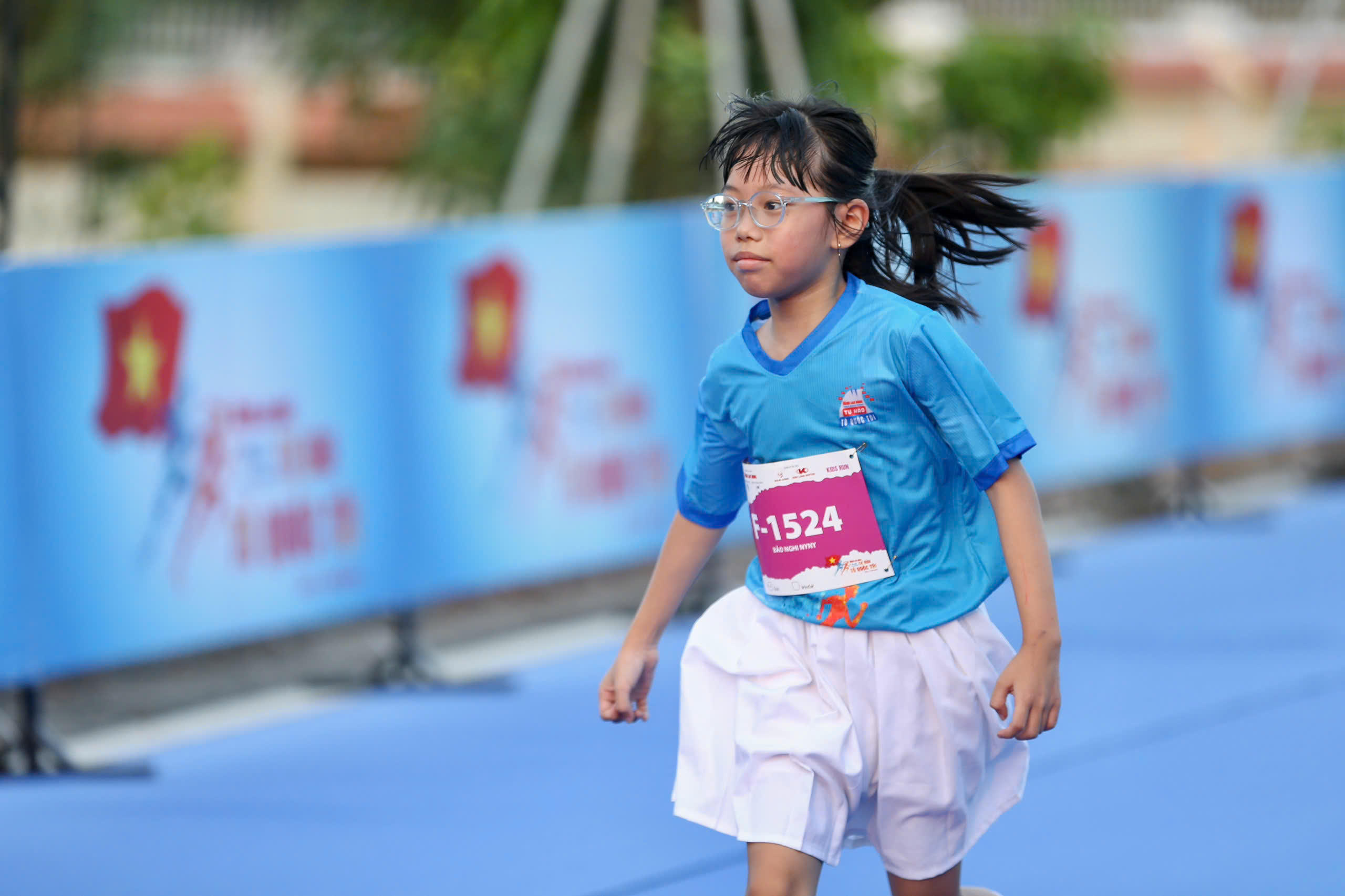 Runner nh&iacute; l&agrave;m n&oacute;ng đường chạy Giải Half-marathon "Tự h&agrave;o Tổ quốc t&ocirc;i" lần 2-2025- Ảnh 9.