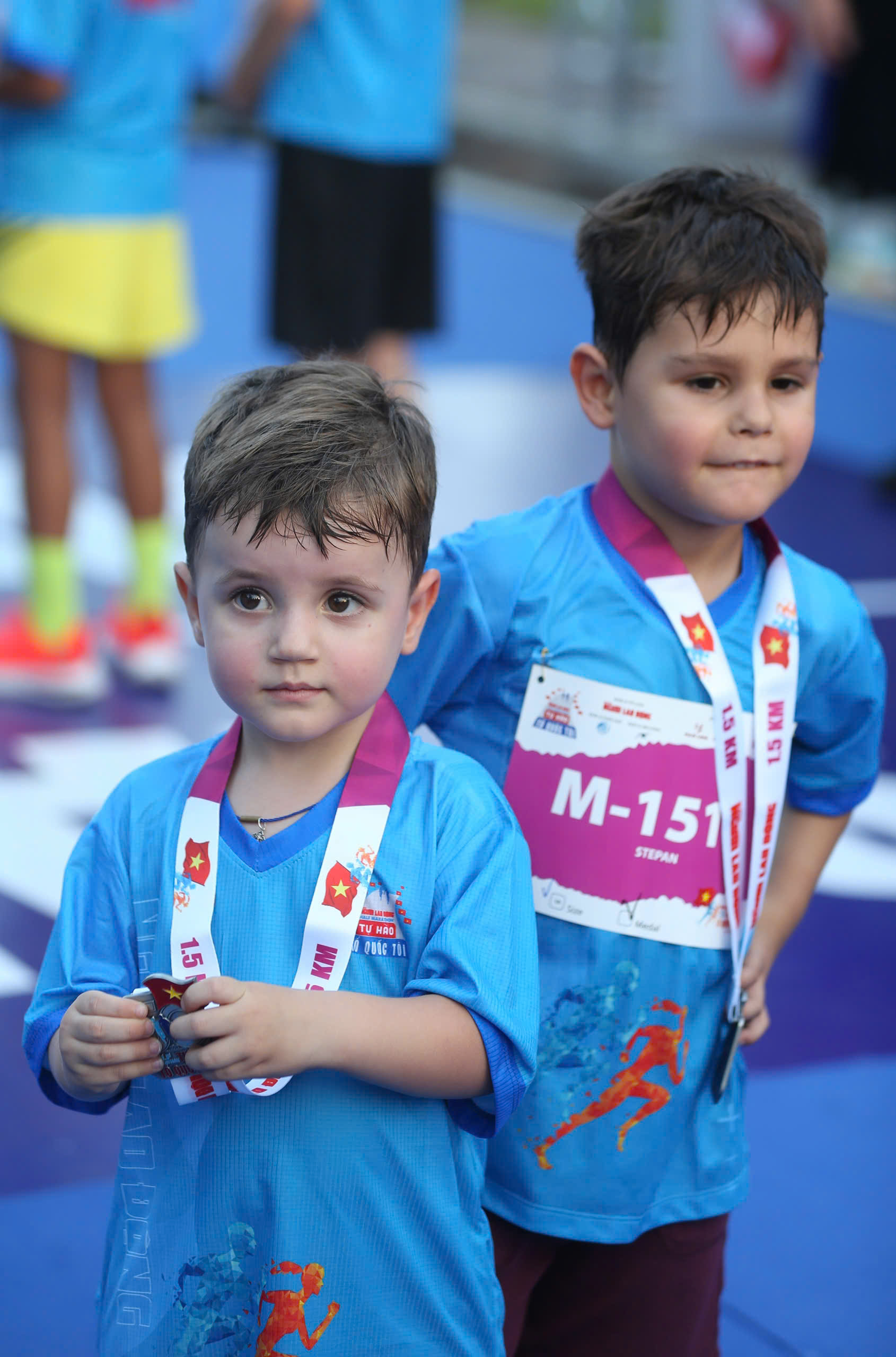 Runner nh&iacute; l&agrave;m n&oacute;ng đường chạy Giải Half-marathon "Tự h&agrave;o Tổ quốc t&ocirc;i" lần 2-2025- Ảnh 13.