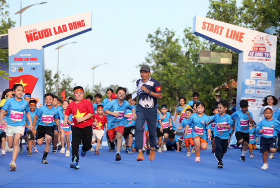 "Tự h&agrave;o Tổ quốc t&ocirc;i" lần 2 - 2025: Một ng&agrave;y kh&oacute; qu&ecirc;n của runner "nh&iacute;"- Ảnh 4.