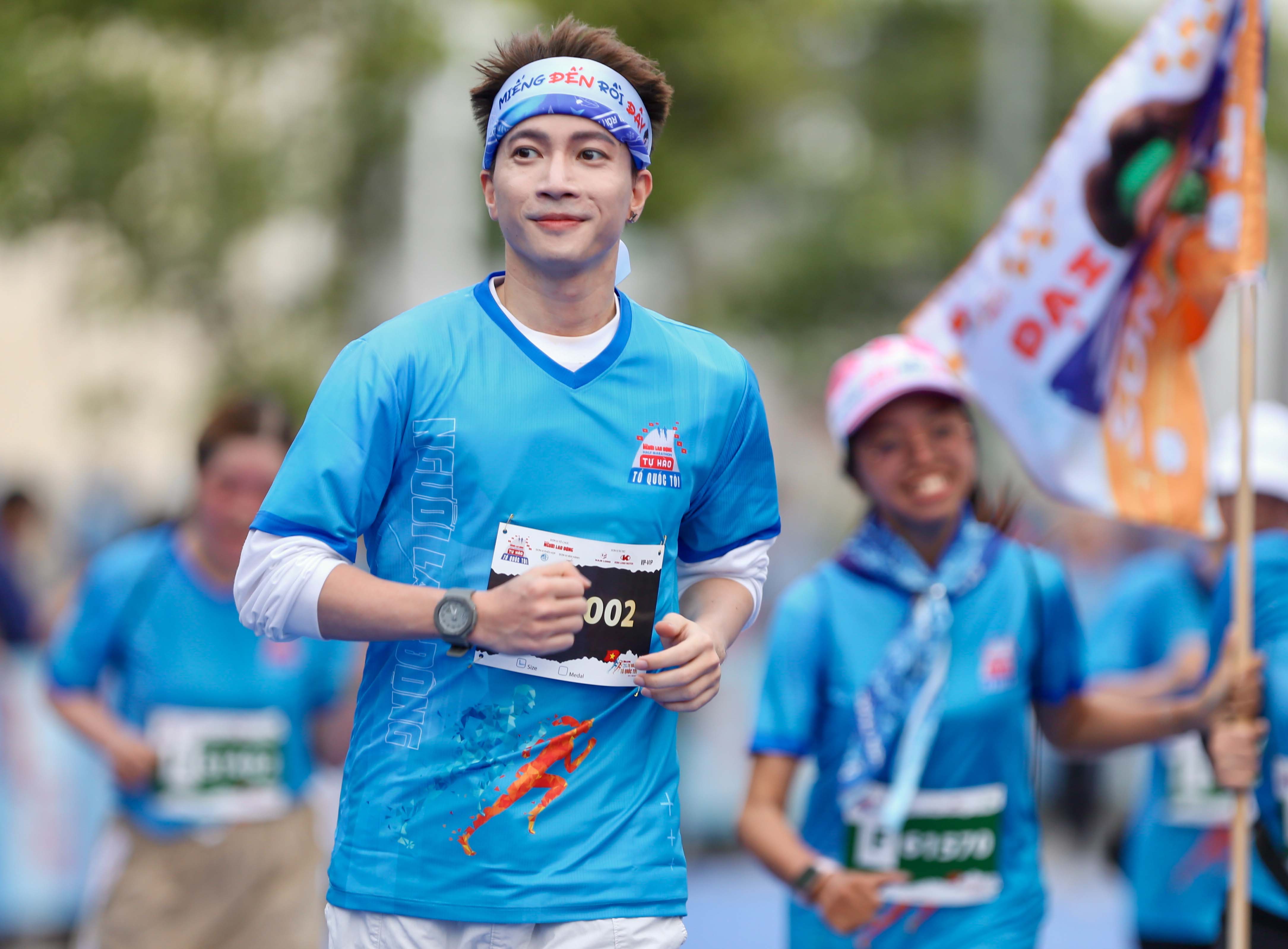"Tự h&agrave;o Tổ quốc t&ocirc;i" lần 2 - 2025: Những bước chạy s&ocirc;i động tr&ecirc;n l&agrave;ng qu&ecirc; y&ecirc;n ả- Ảnh 3.