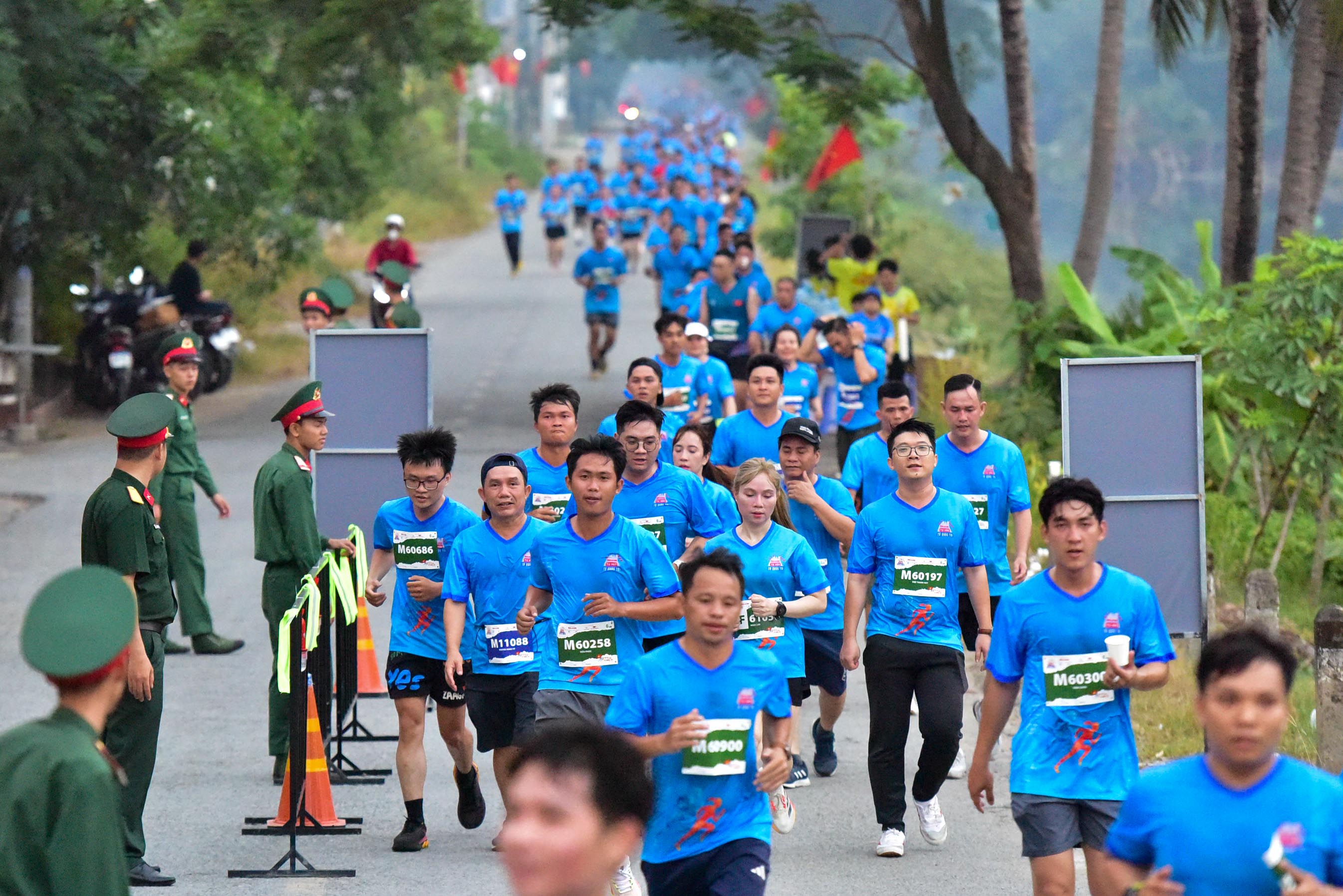 "Tự h&agrave;o Tổ quốc t&ocirc;i" lần 2 - 2025: Những bước chạy s&ocirc;i động tr&ecirc;n l&agrave;ng qu&ecirc; y&ecirc;n ả- Ảnh 4.