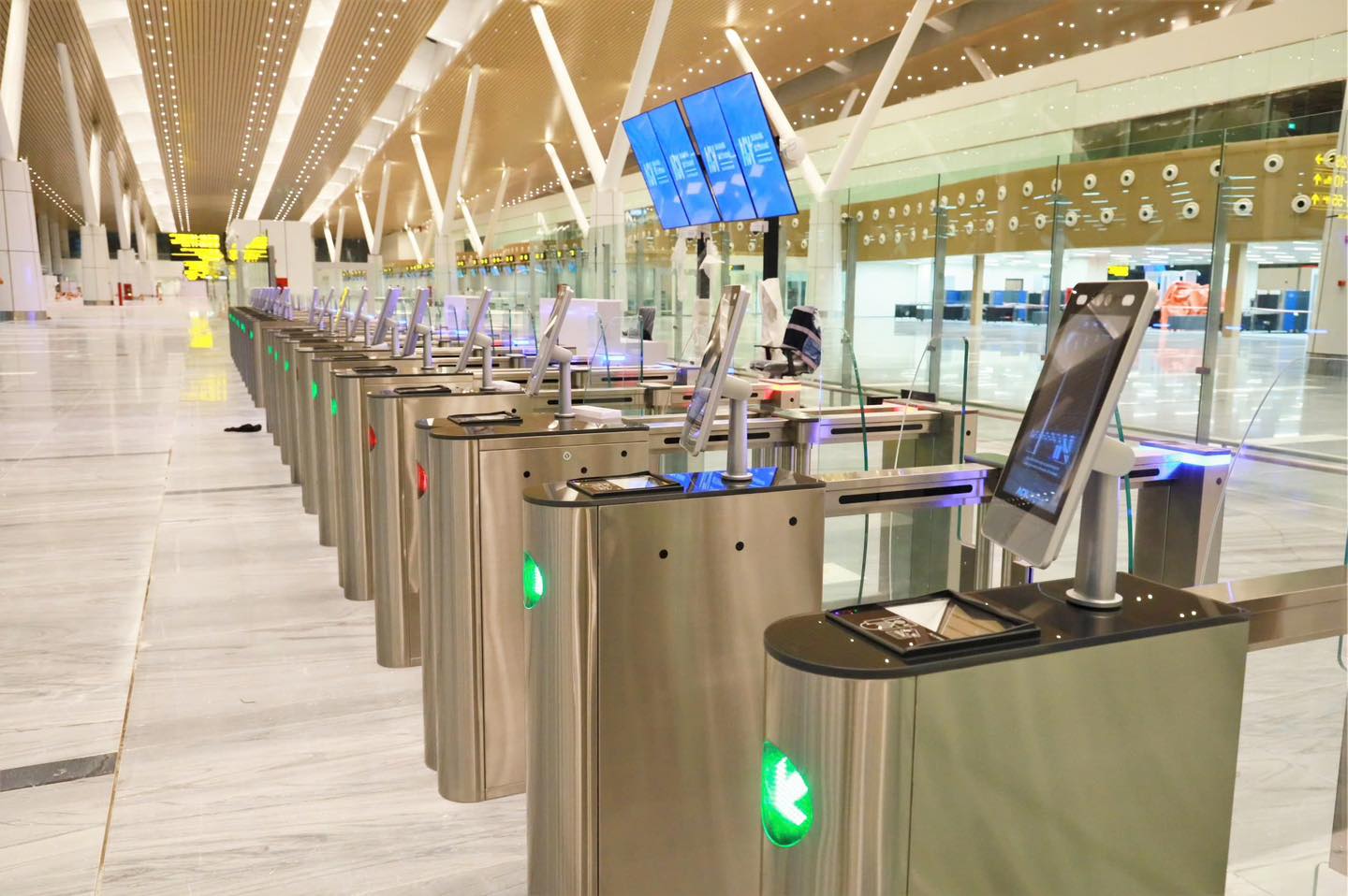 Nh&agrave; ga T3 T&acirc;n Sơn Nhất đ&oacute;n những chuyến bay đầu ti&ecirc;n ng&agrave;y 17-4- Ảnh 3.